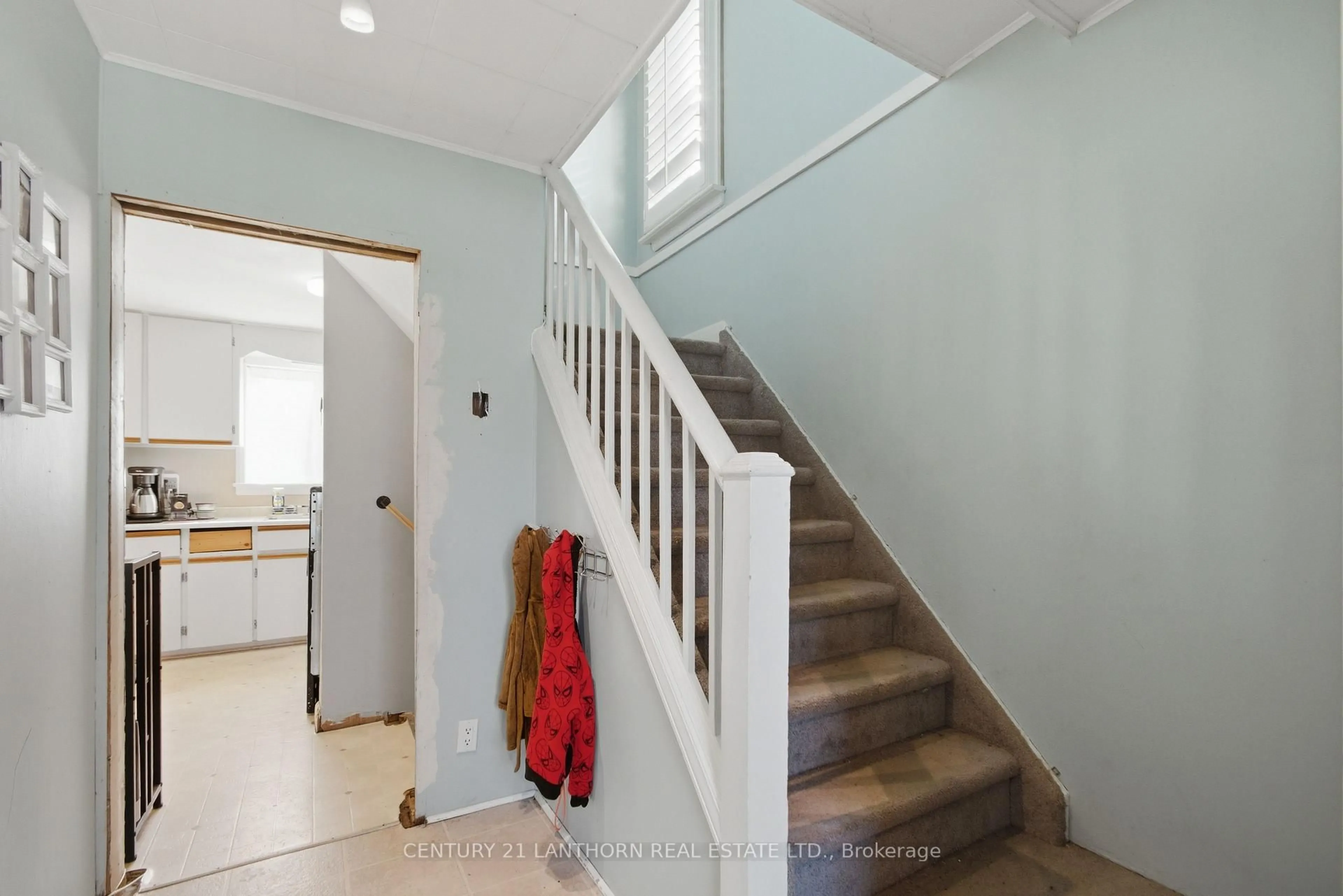 Stairs for 1 Clarke Blvd, Belleville Ontario K8N 4C8