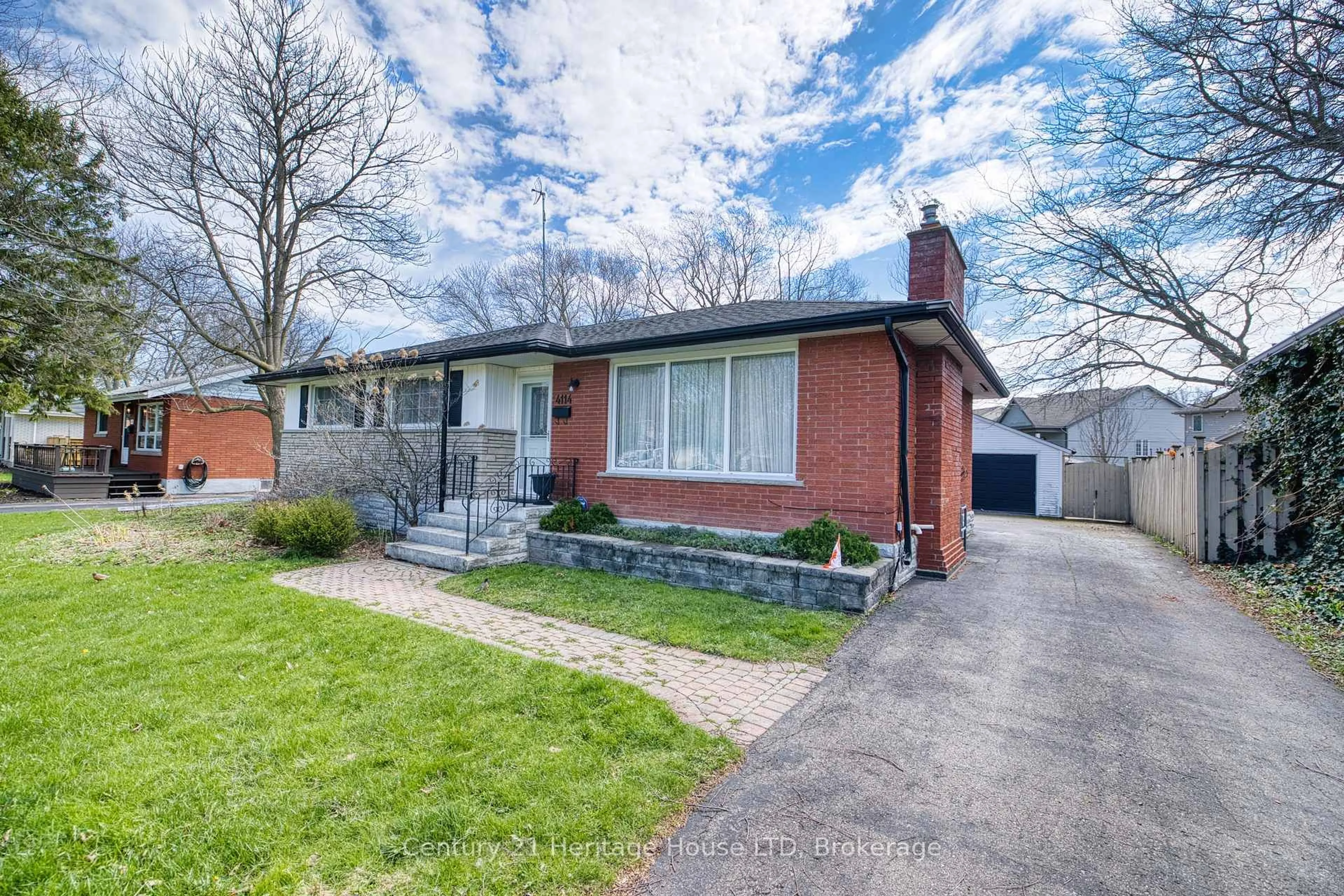 Home with brick exterior material, street for 4114 Campbell Ave, Niagara Falls Ontario L2G 6R4