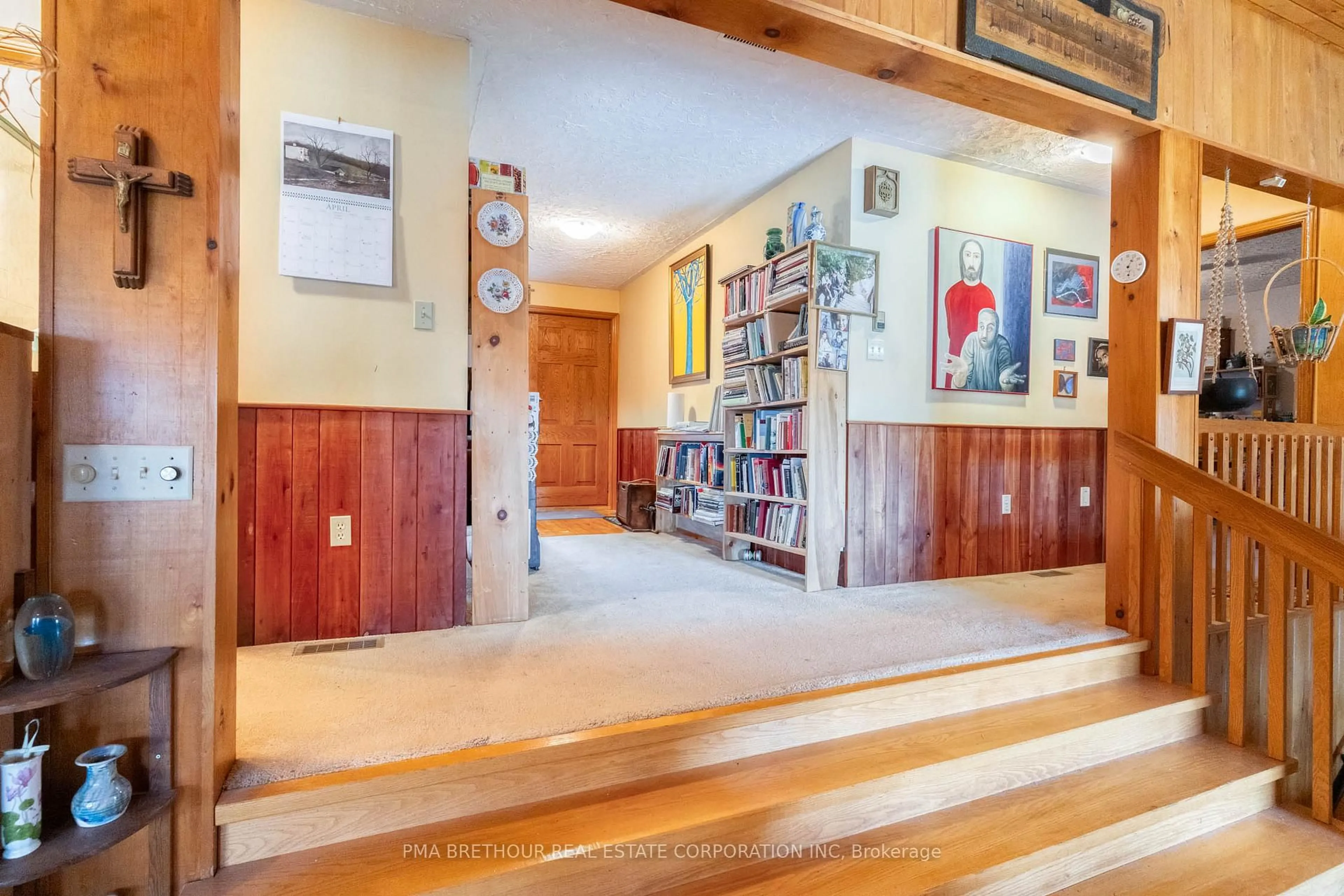 Indoor foyer for 2008 Pine Grove Rd, Lanark Ontario K0G 1K0