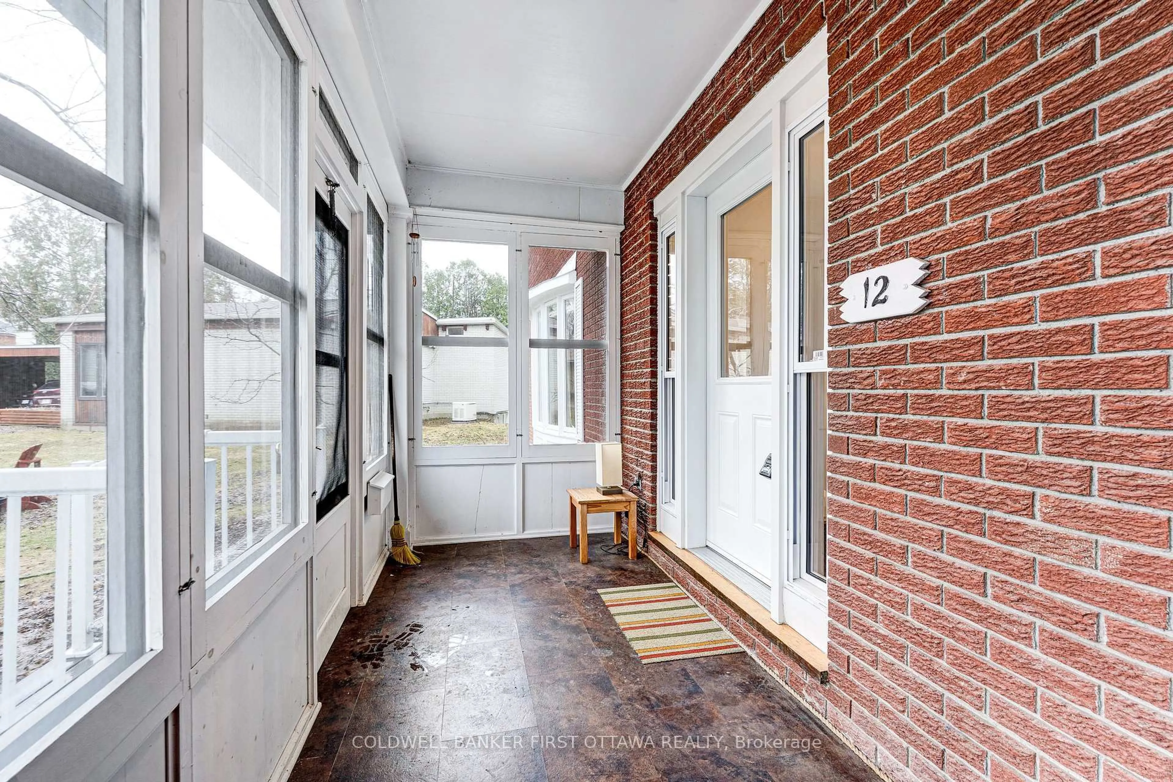 Indoor entryway for 12 Glenview Cres, Perth Ontario K7H 2L2