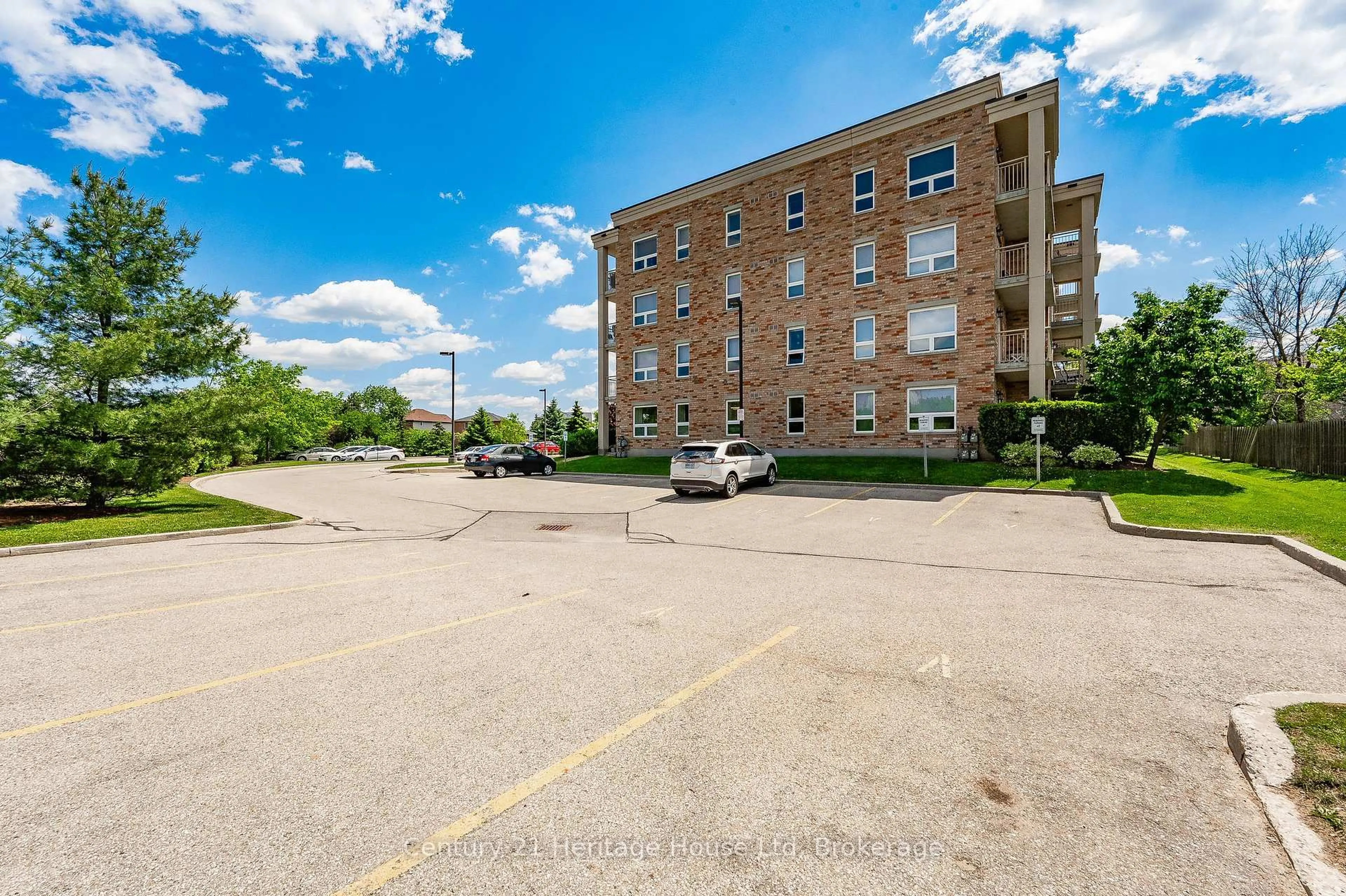 Patio, building for 901 Paisley Rd #207, Guelph Ontario N1K 0A7