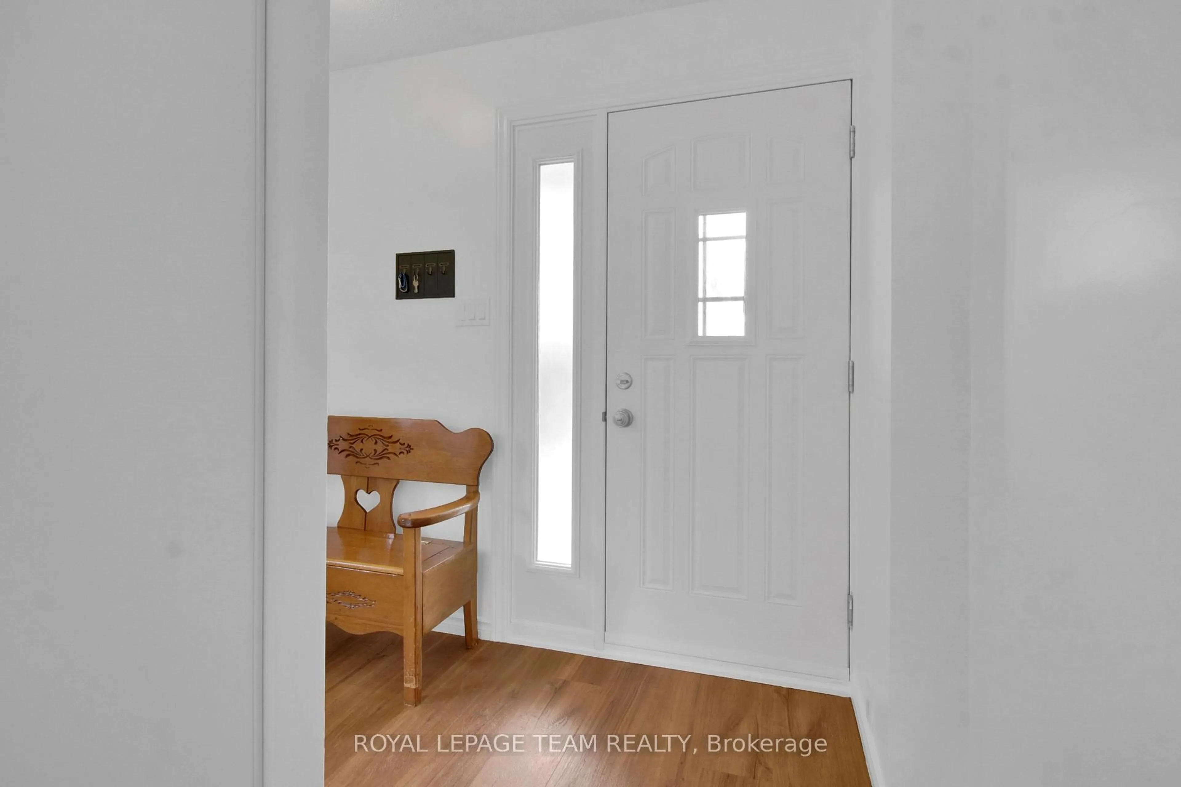 Indoor entryway for 30 Black Forest Lane #D, Ottawa Ontario K2H 5C8