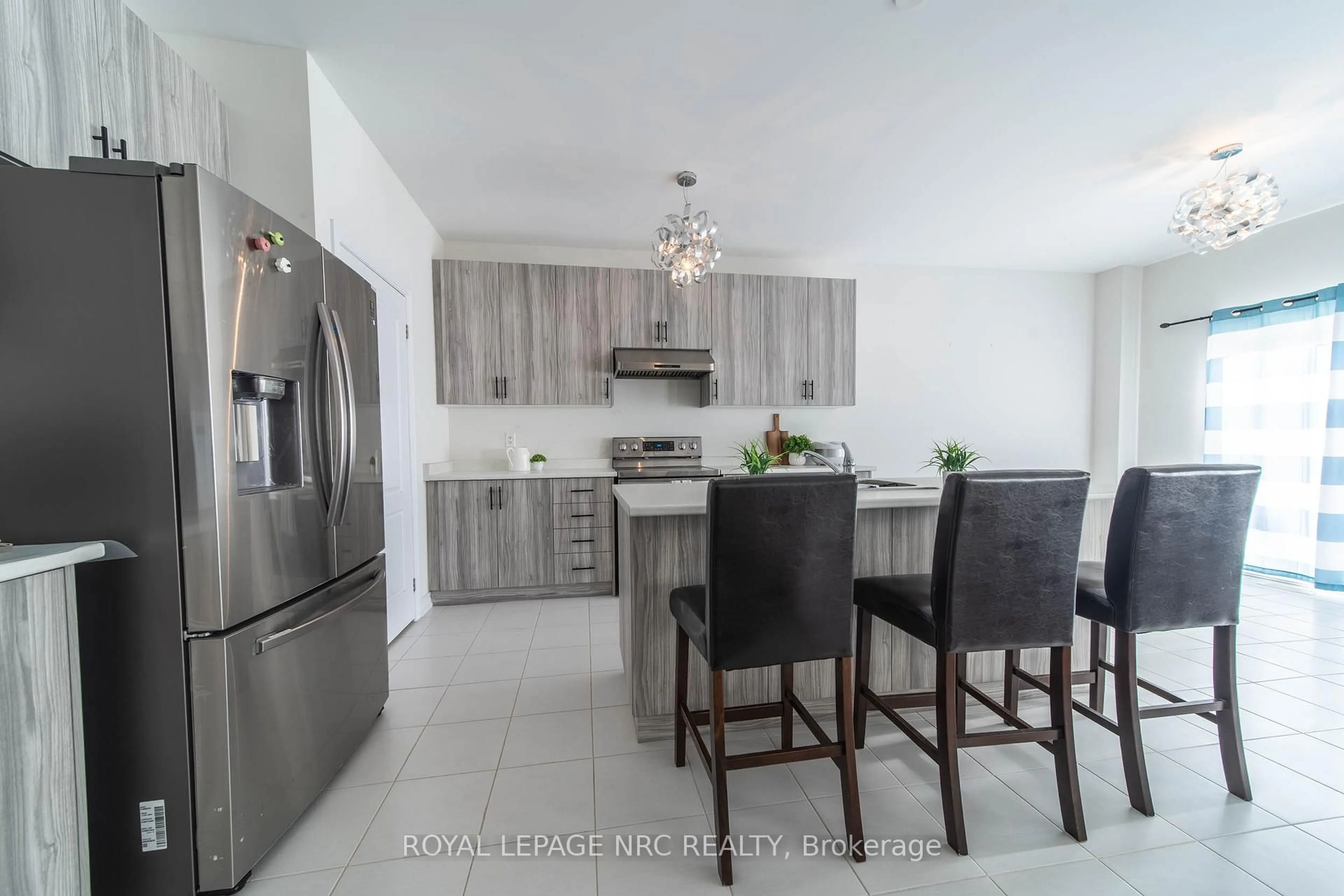 Open concept kitchen, ceramic/tile floor for 97 Tumblewood Pl, Welland Ontario L3B 0J3