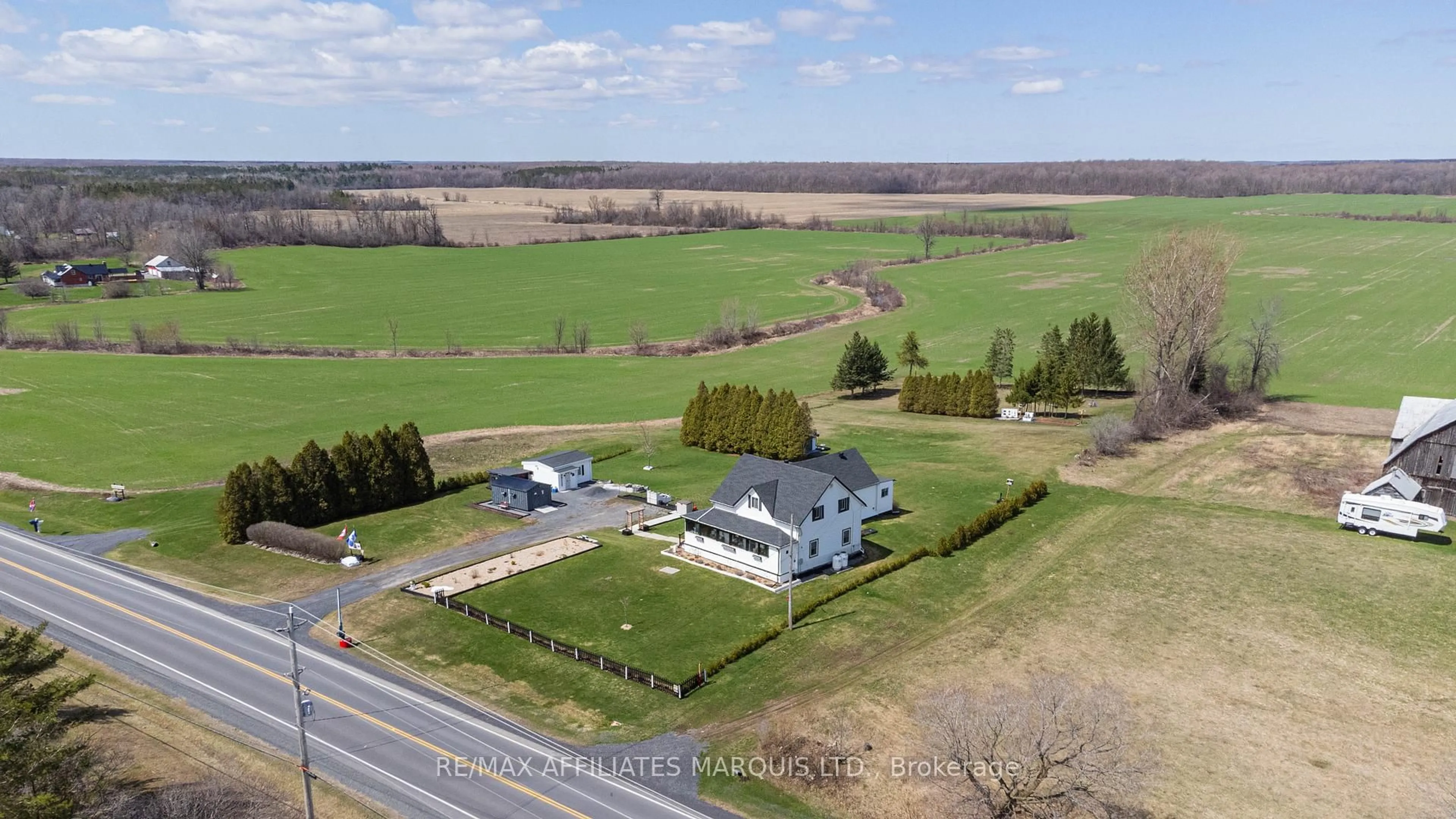 A pic from outside/outdoor area/front of a property/back of a property/a pic from drone, unknown for 18753 County 19 Rd, South Glengarry Ontario K0C 2J0
