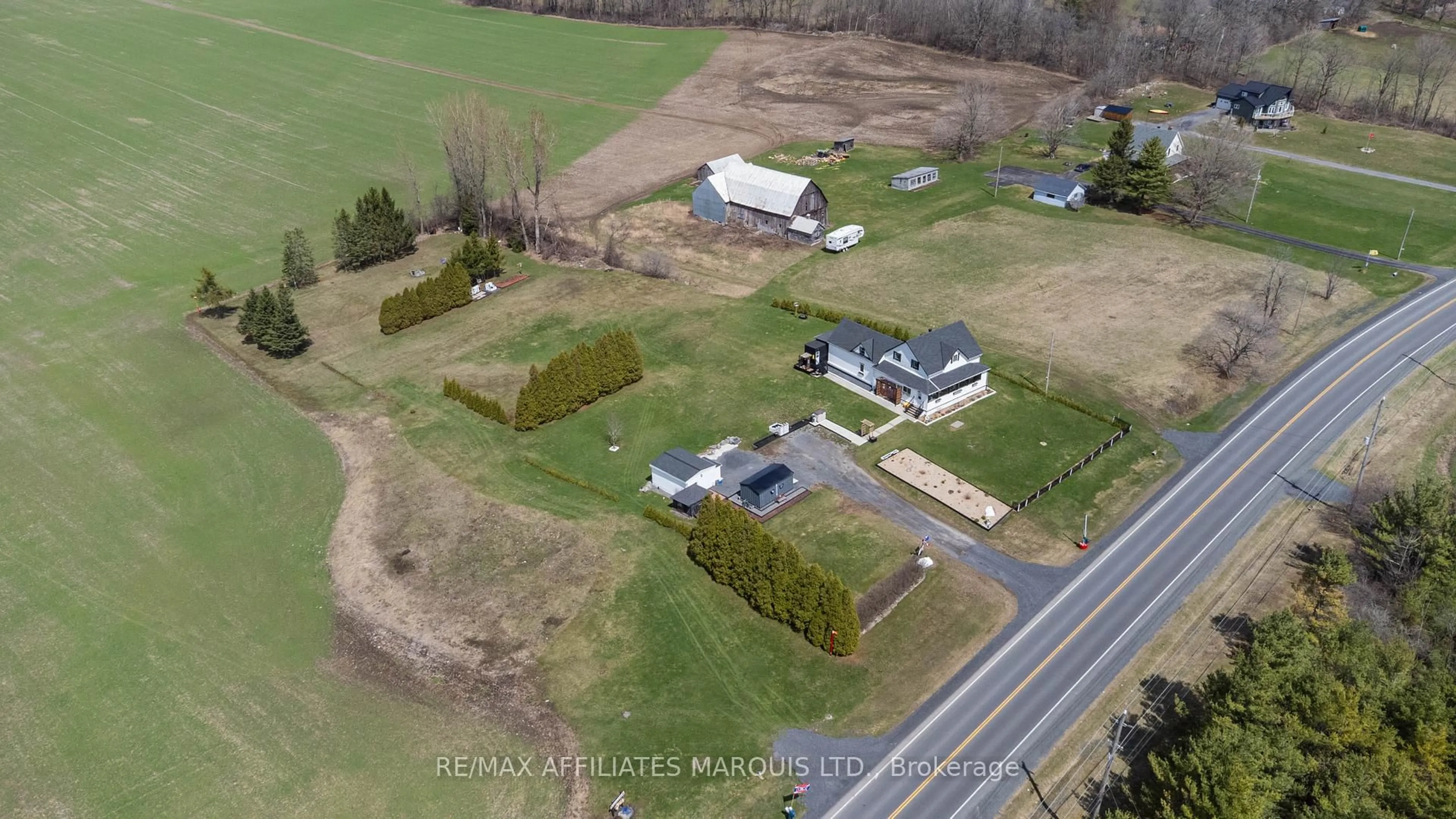 A pic from outside/outdoor area/front of a property/back of a property/a pic from drone, unknown for 18753 County 19 Rd, South Glengarry Ontario K0C 2J0