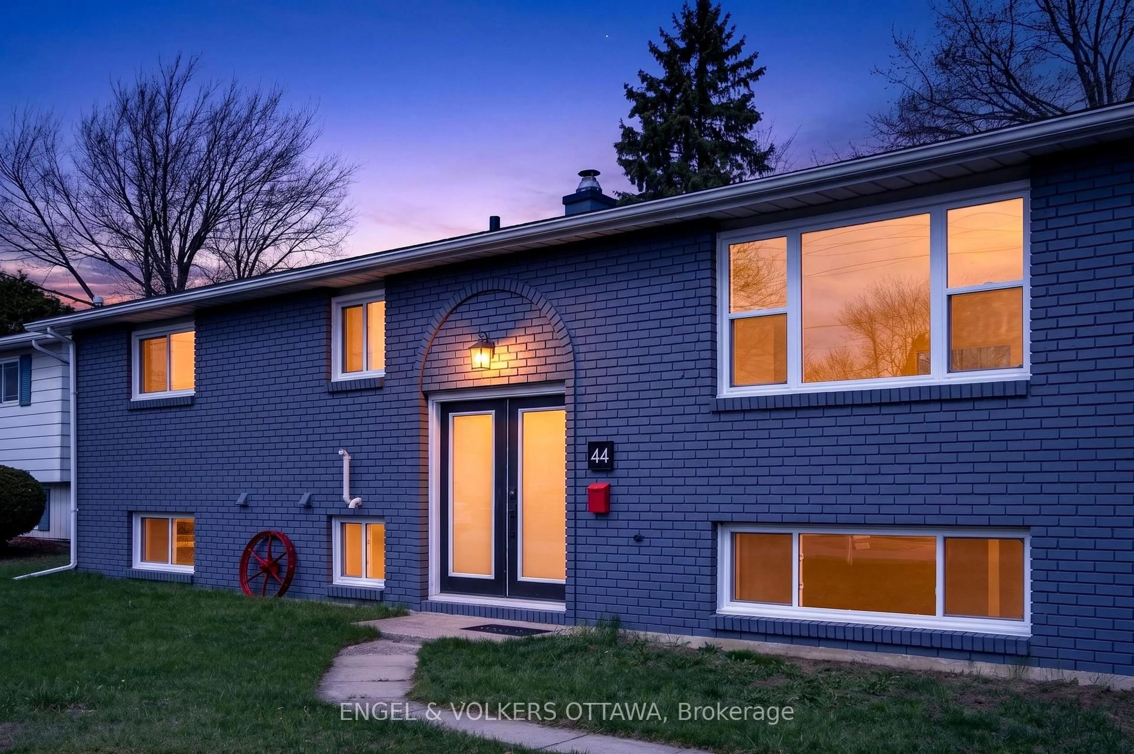 Home with brick exterior material, street for 44 Carol Cres, Smiths Falls Ontario K7A 3X8