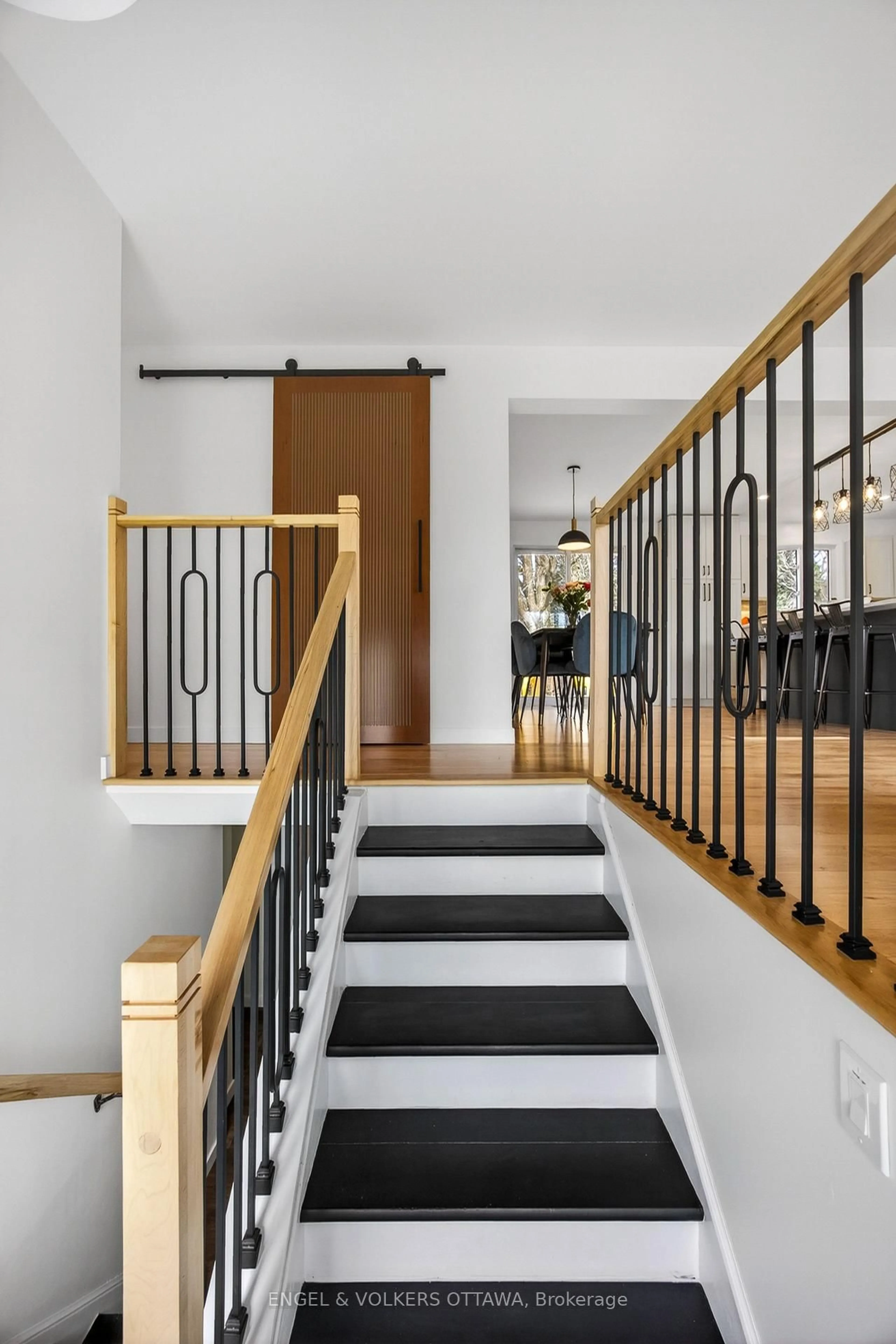 Unknown for 44 Carol Cres, Smiths Falls Ontario K7A 3X8