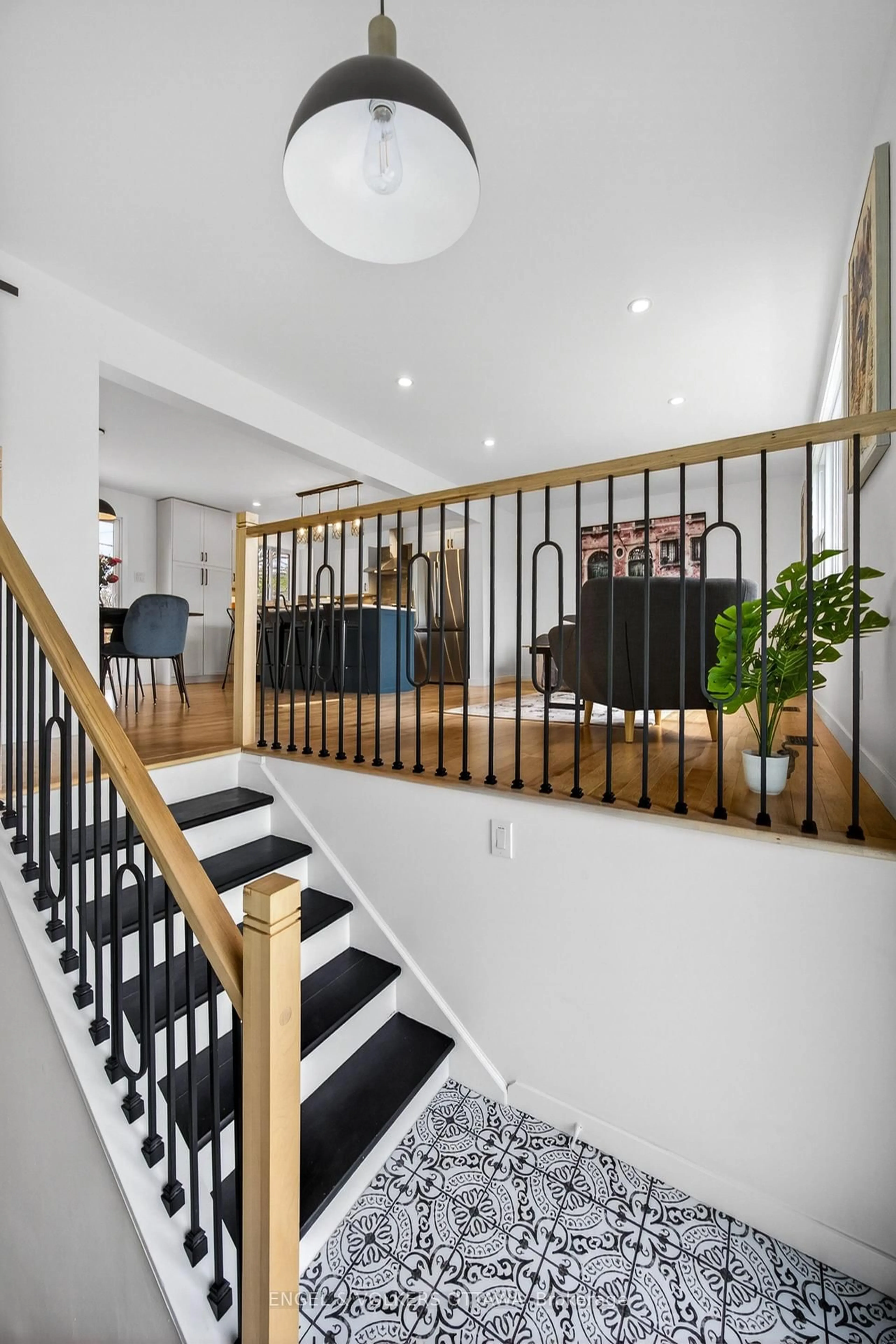 Unknown for 44 Carol Cres, Smiths Falls Ontario K7A 3X8