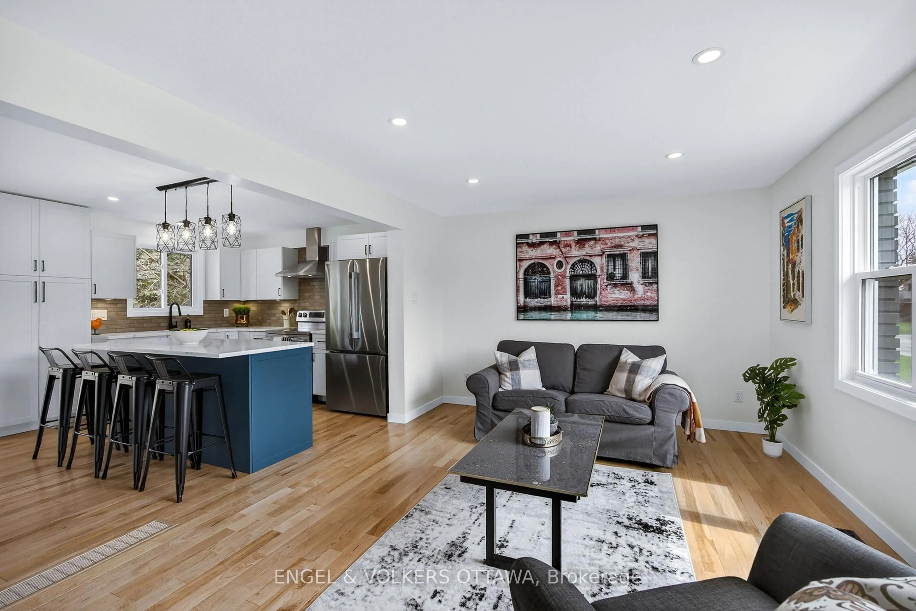 Open concept kitchen, unknown for 44 Carol Cres, Smiths Falls Ontario K7A 3X8