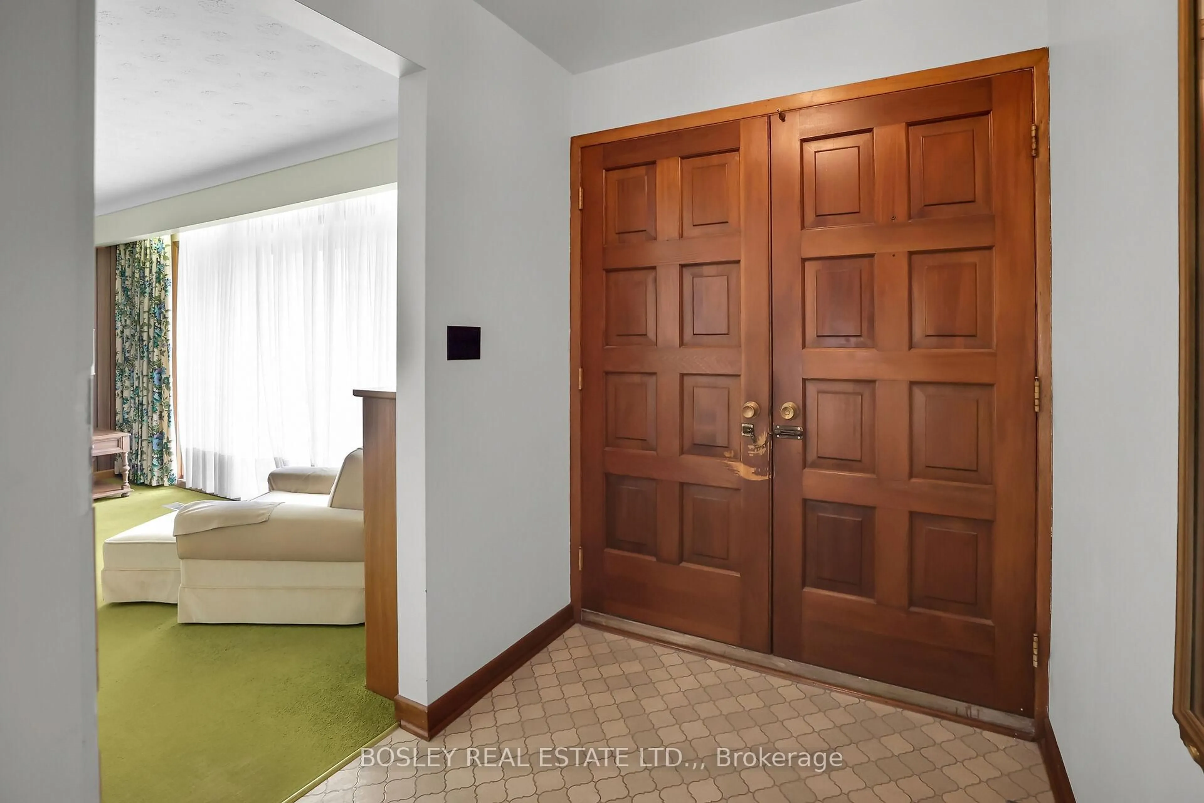 Indoor entryway for 1320 Niagara Stone Rd, Niagara-on-the-Lake Ontario L0S 1T0