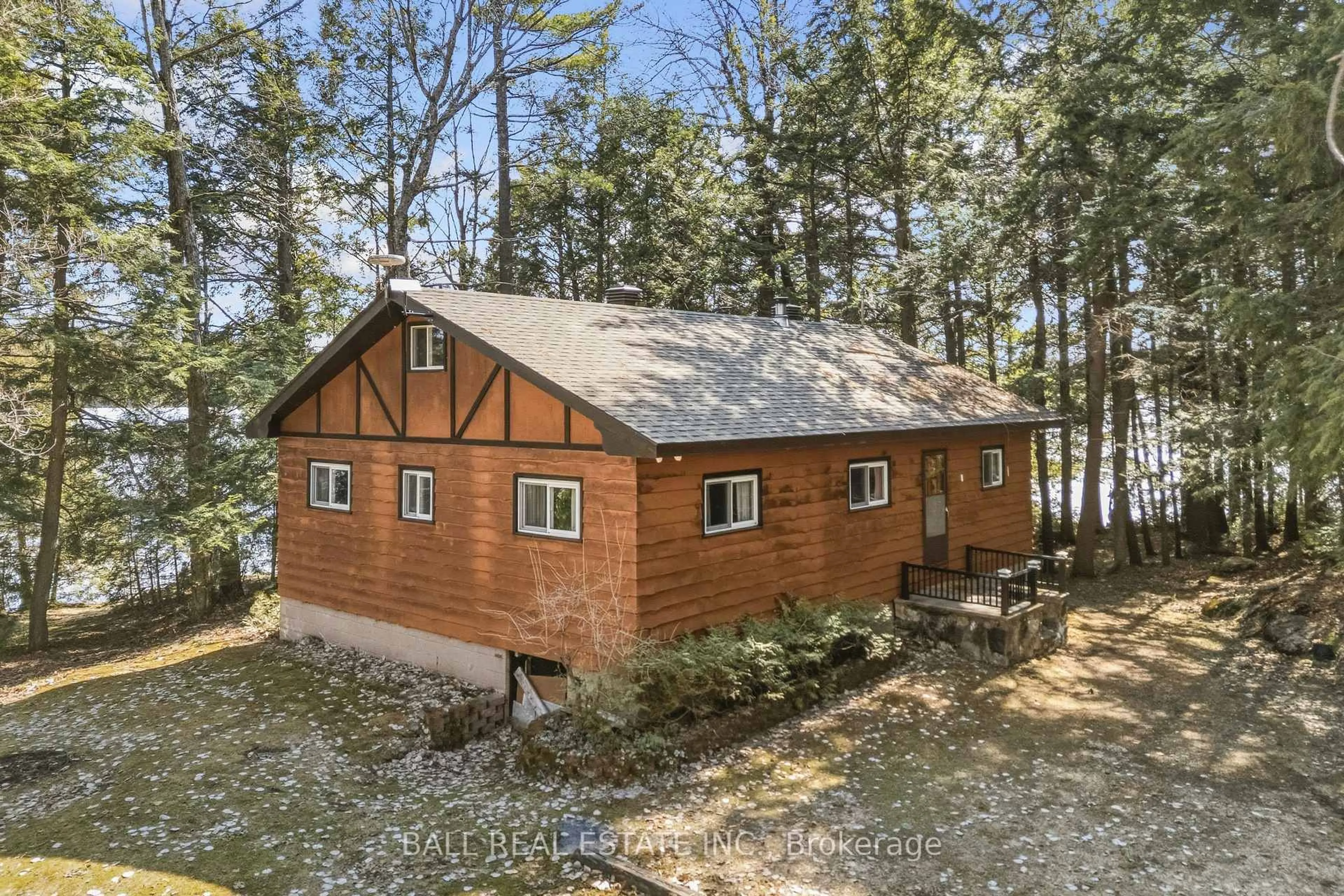 A pic from outside/outdoor area/front of a property/back of a property/a pic from drone, unknown for 1117 Canadian Shield Cres, Highlands East Ontario K0L 2A0