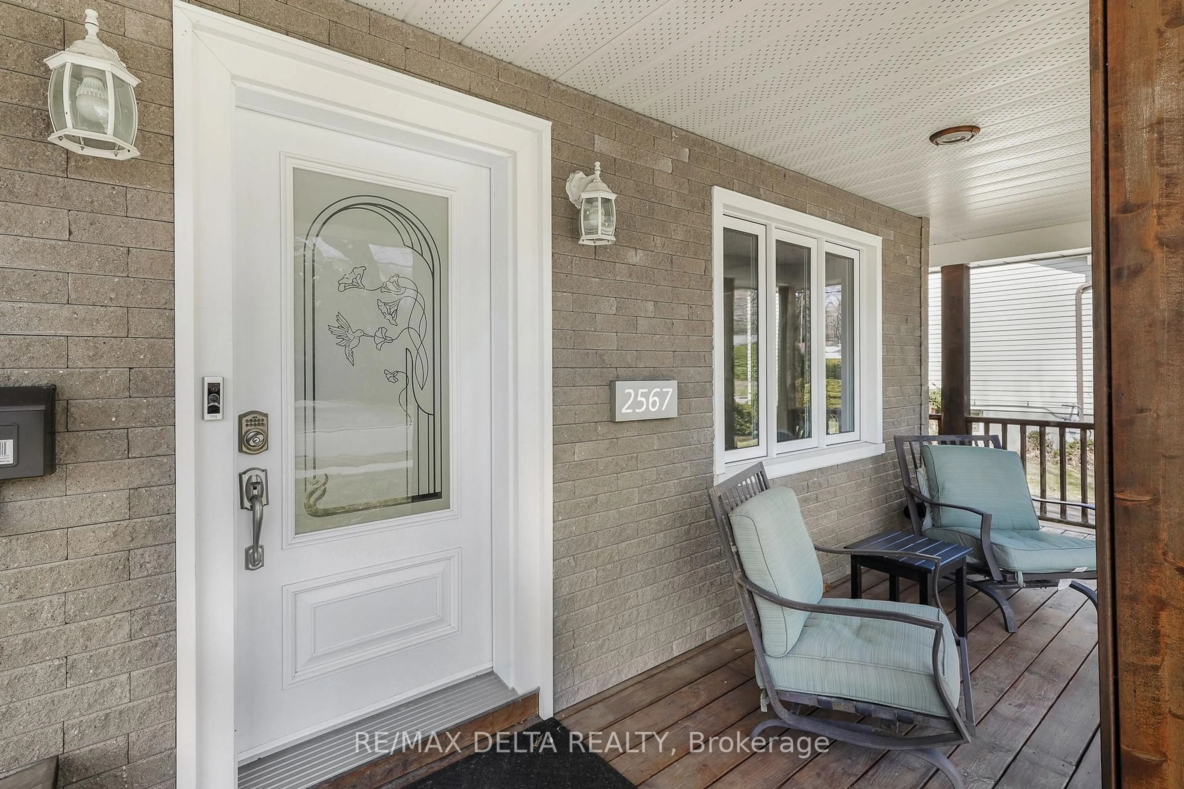 Indoor entryway for 2567 Cléroux Cres, Ottawa Ontario K1W 1B6