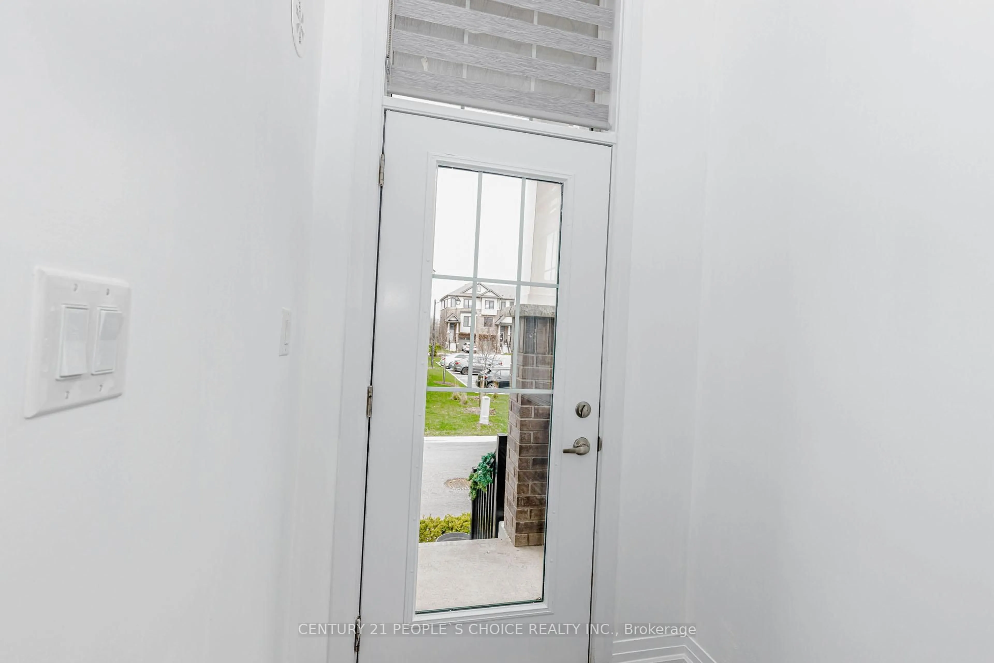 Indoor entryway for 185 Bedrock Dr #72, Hamilton Ontario L8J 0M5