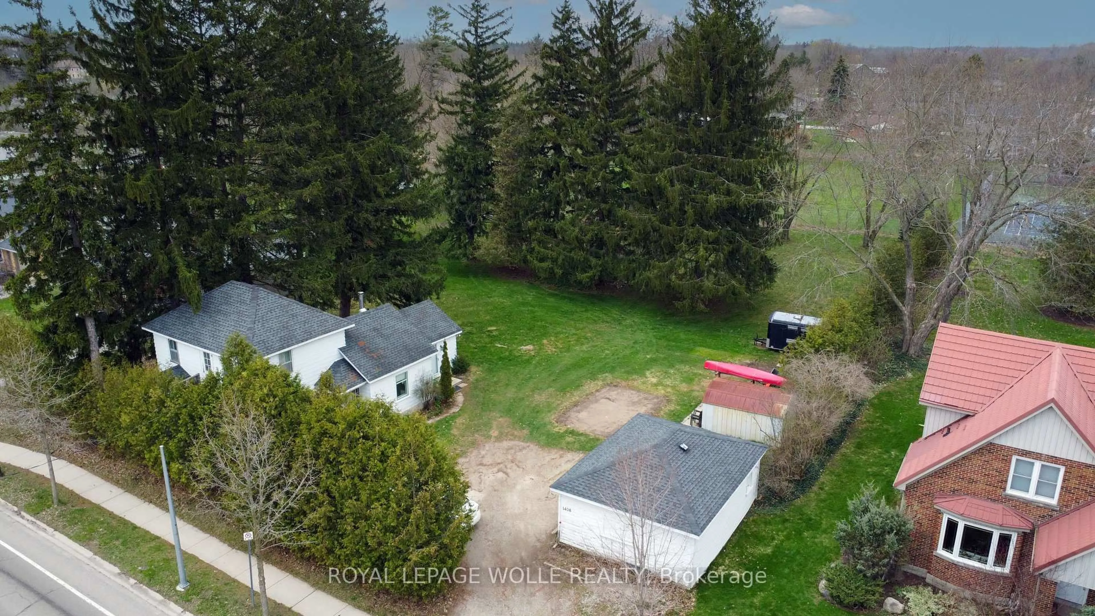 A pic from outside/outdoor area/front of a property/back of a property/a pic from drone, unknown for 1408 Bridge St, Wilmot Ontario N0B 2E0