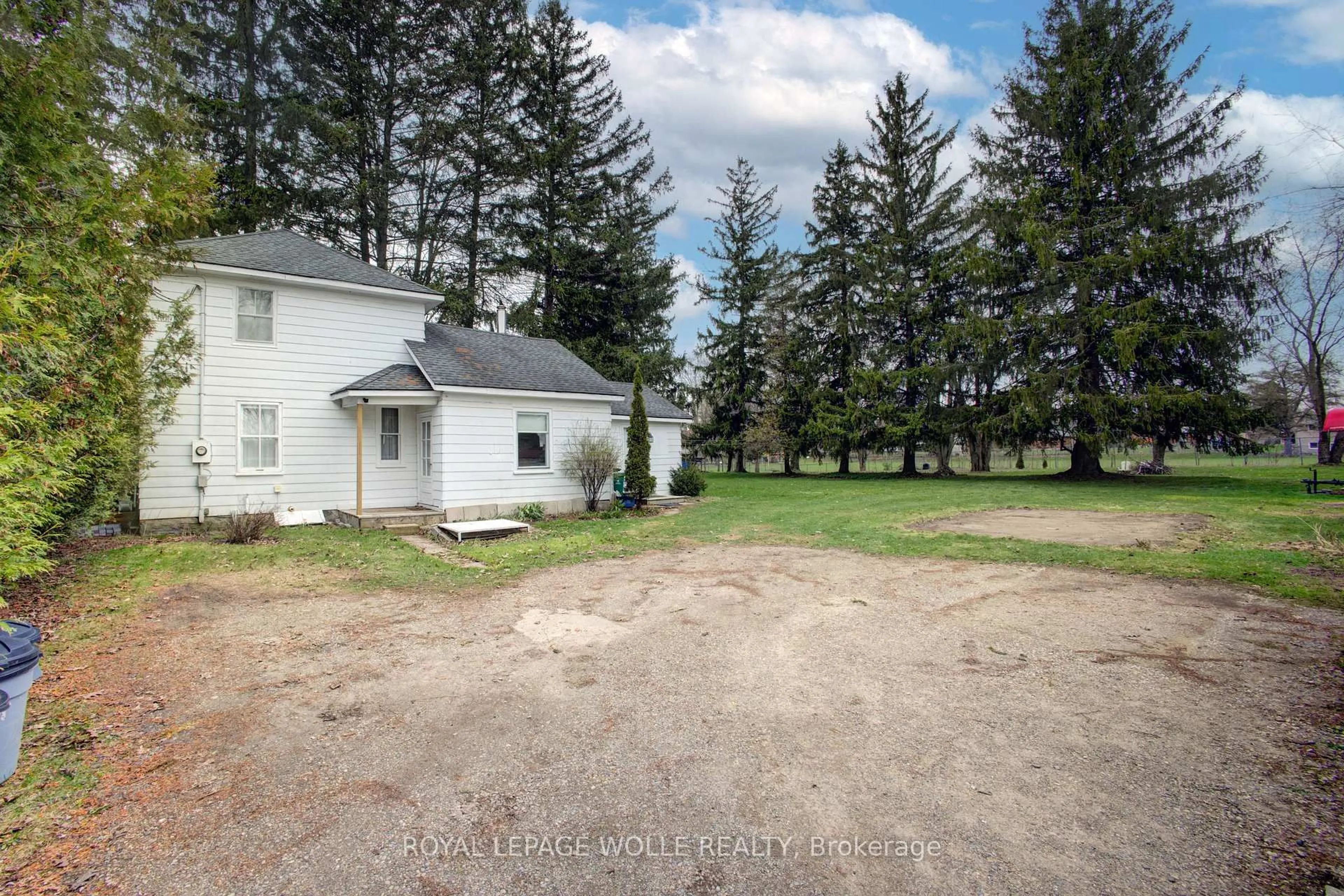 A pic from outside/outdoor area/front of a property/back of a property/a pic from drone, unknown for 1408 Bridge St, Wilmot Ontario N0B 2E0