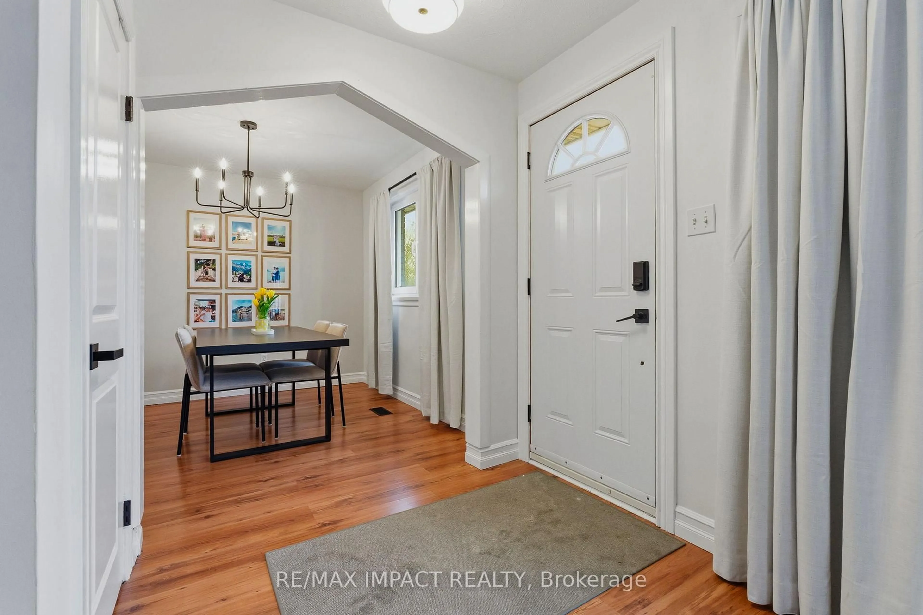Indoor entryway for 192 McClennan St, Peterborough Ontario K9H 5H7