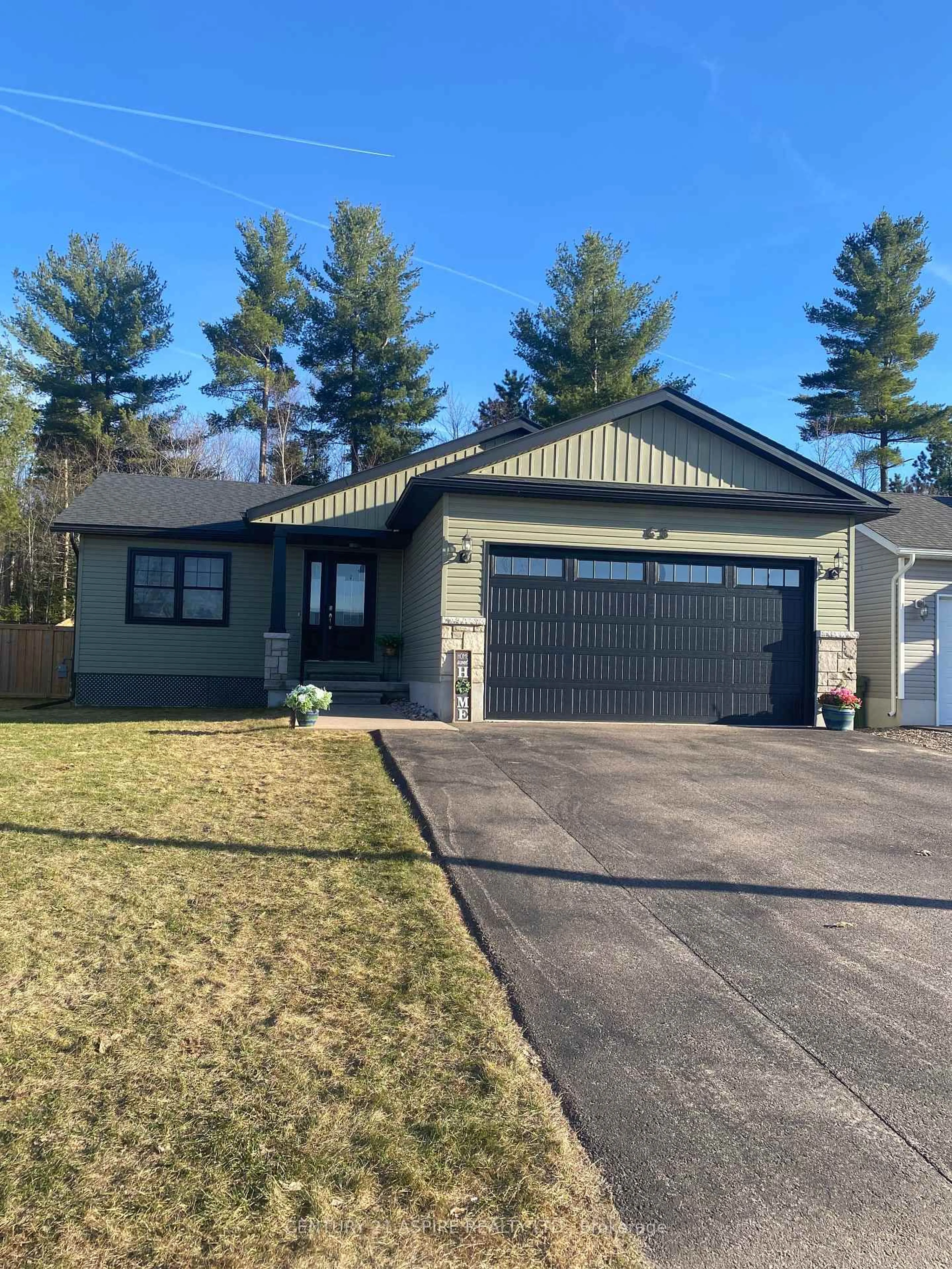 Home with vinyl exterior material, street for 43 Dustin Dr, Petawawa Ontario K8H 0G3