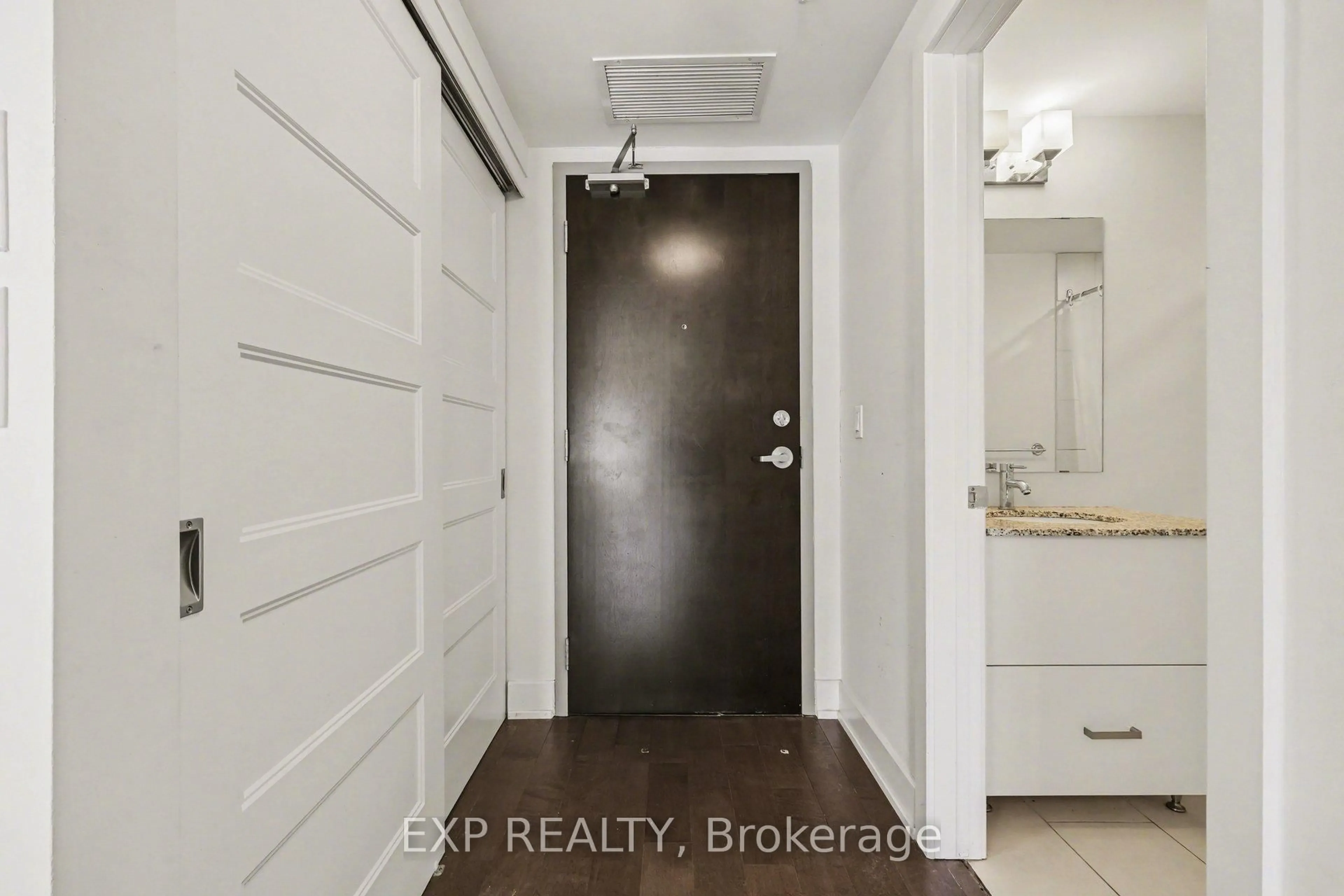 Indoor entryway for 2785 Baseline Rd #110, Ottawa Ontario K2H 0B7