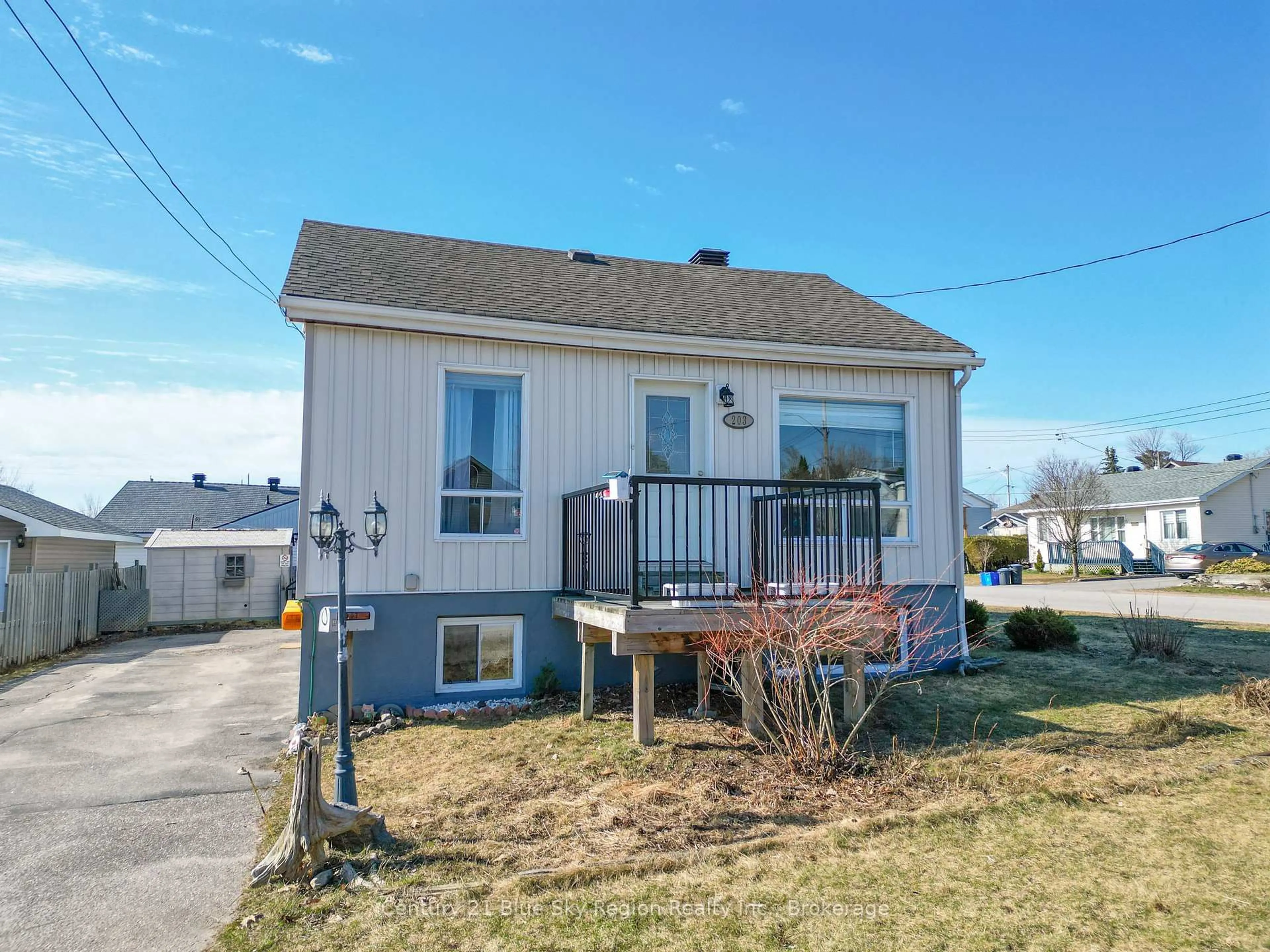 Unknown for 203 Hillcrest Ave, North Bay Ontario P1B 7B5