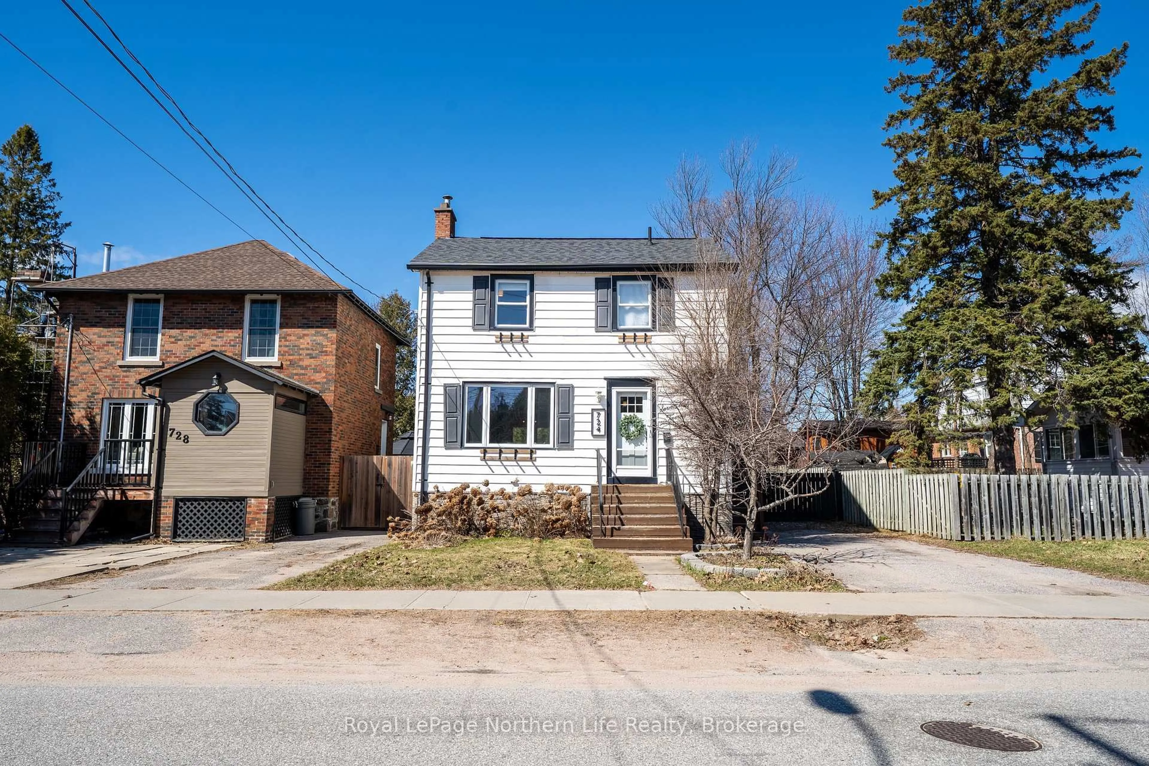 Home with brick exterior material, street for 724 Bloem St, North Bay Ontario P1B 4Z7