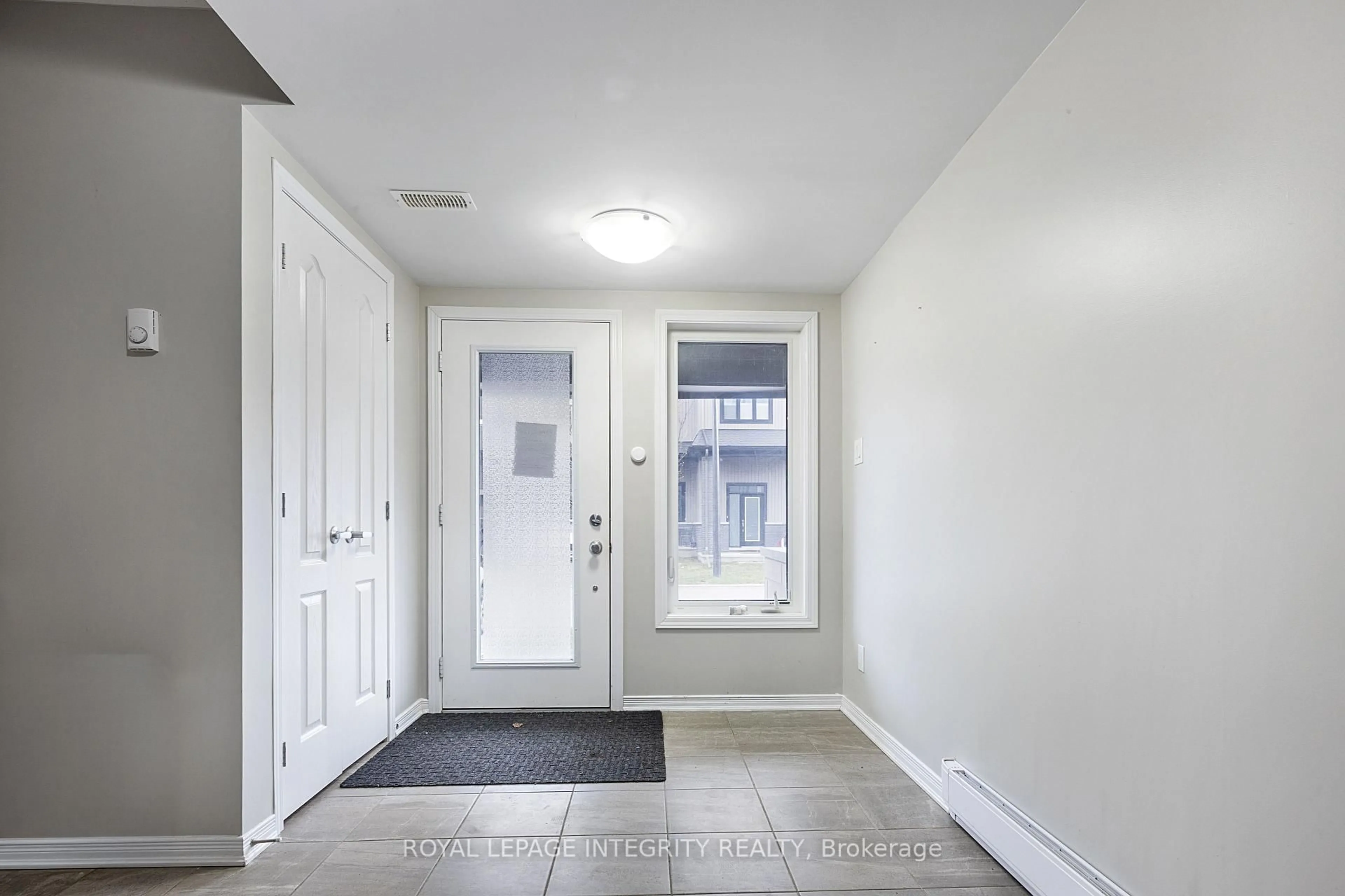 Indoor entryway for 863 Element Pl, Ottawa Ontario K2M 0M7