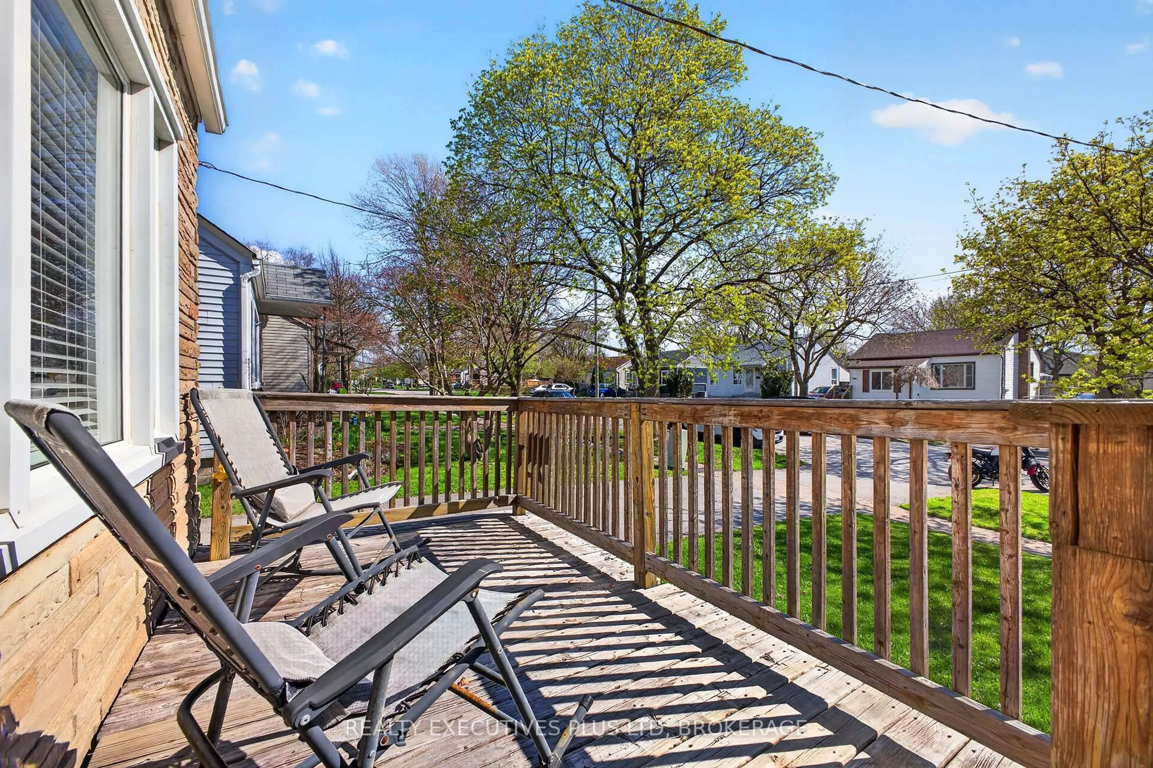 Patio, water/lake/river/ocean view for 46 Doncaster Blvd, St. Catharines Ontario L2N 1Y5