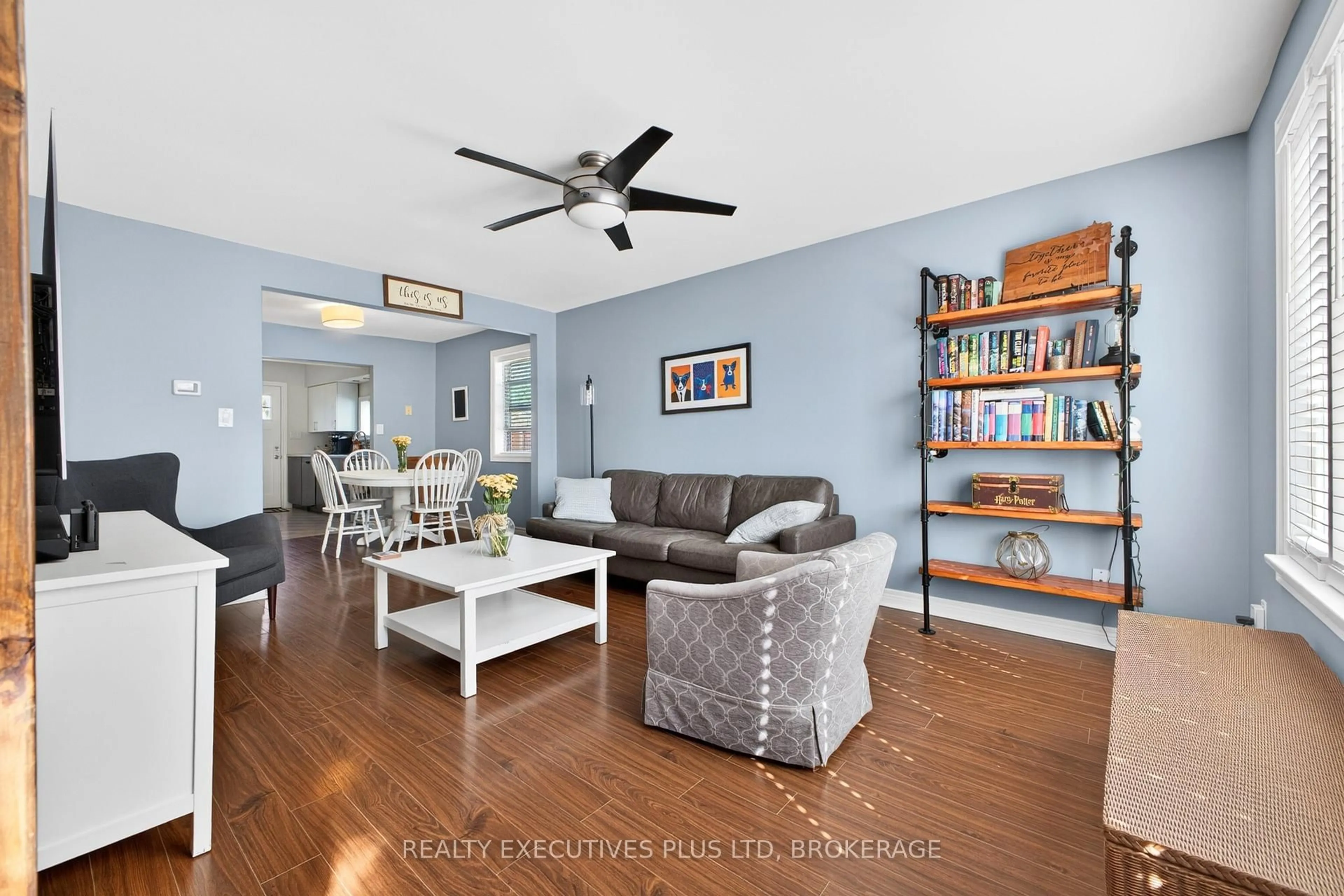 Living room with furniture, unknown for 46 Doncaster Blvd, St. Catharines Ontario L2N 1Y5