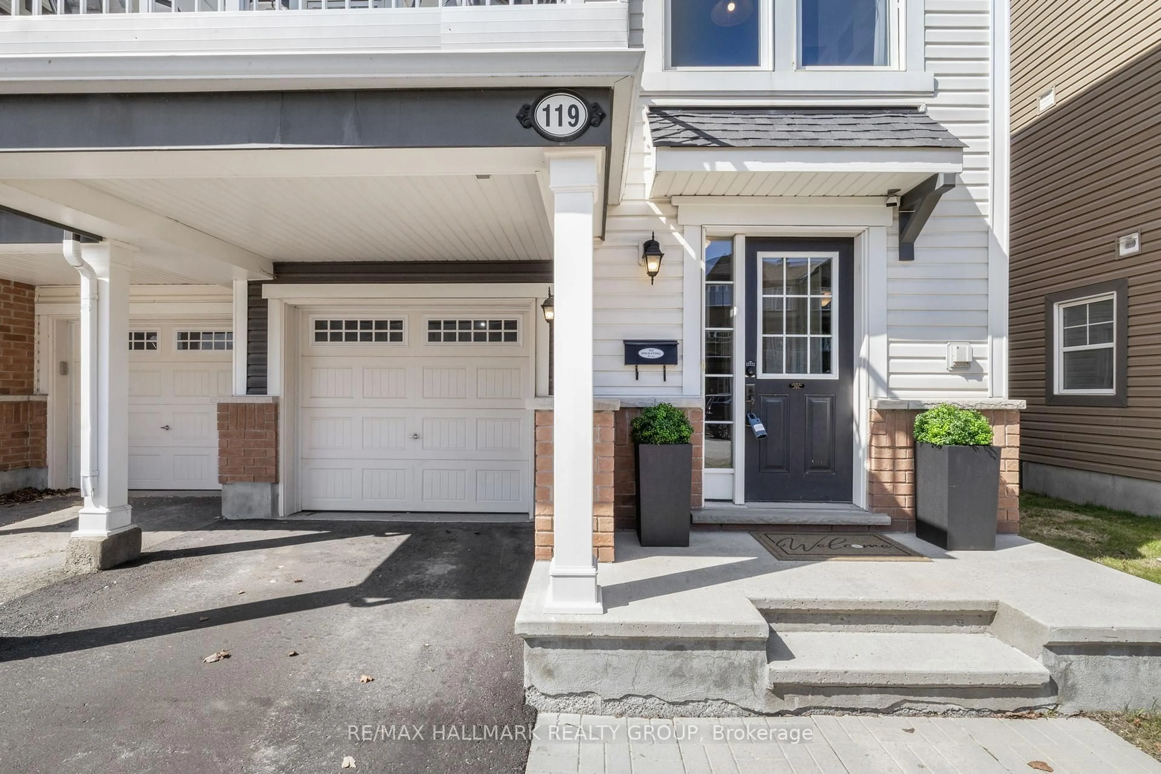 Indoor entryway for 119 Helenium Lane, Orleans Ontario K4A 1C6