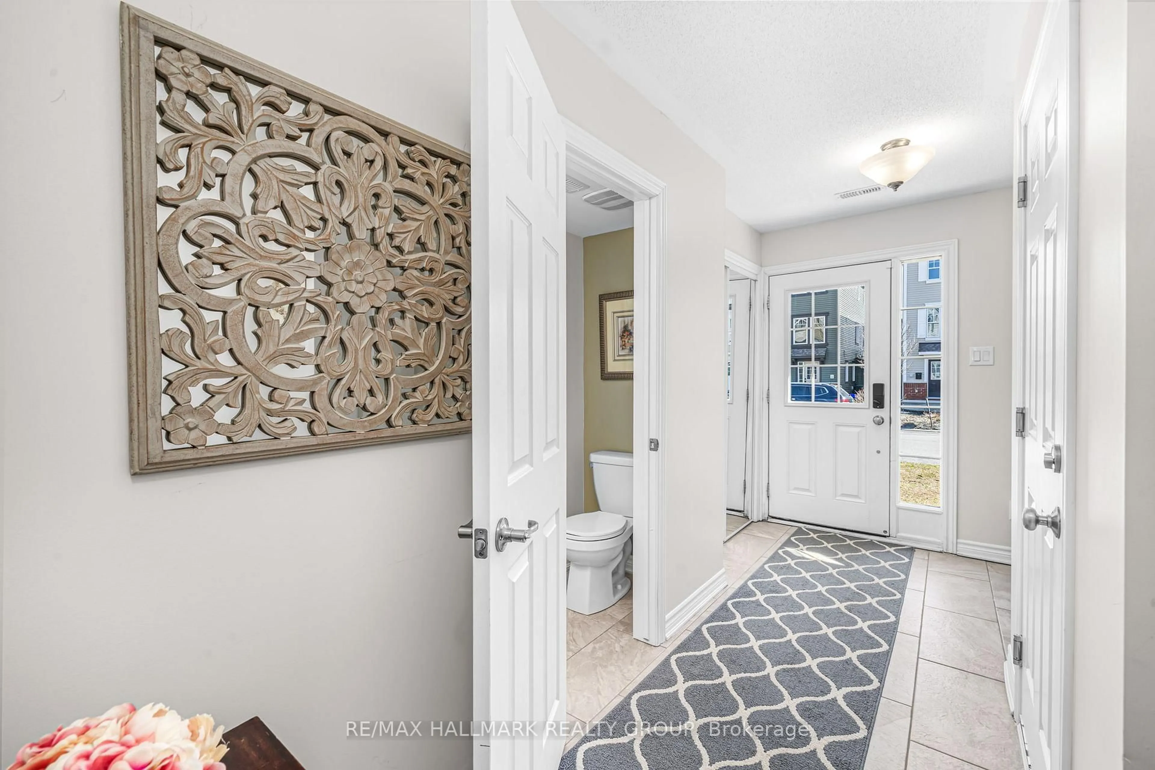 Indoor entryway for 119 Helenium Lane, Orleans Ontario K4A 1C6