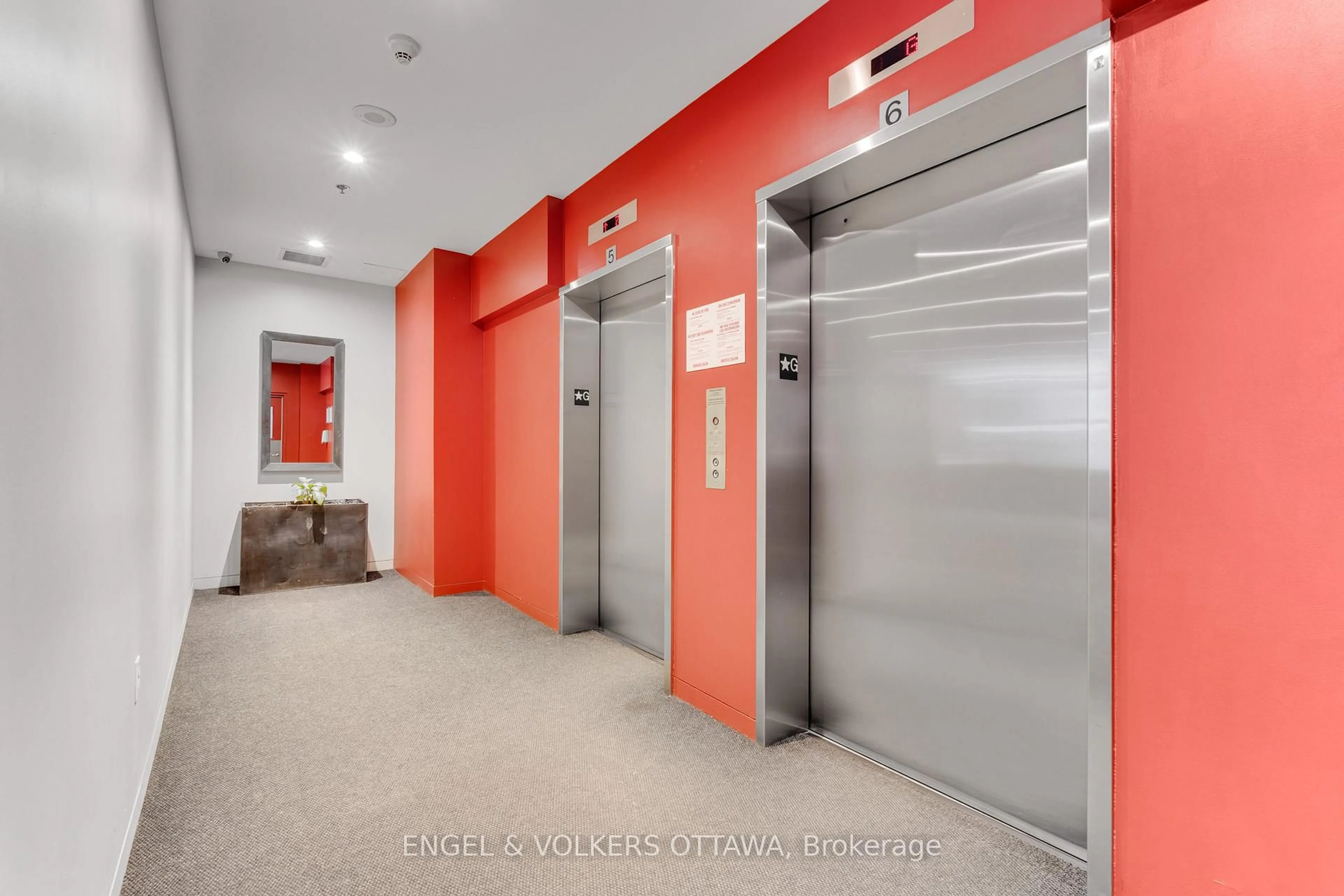 Indoor foyer for 179 George St #903, Ottawa Ontario K1N 1J8