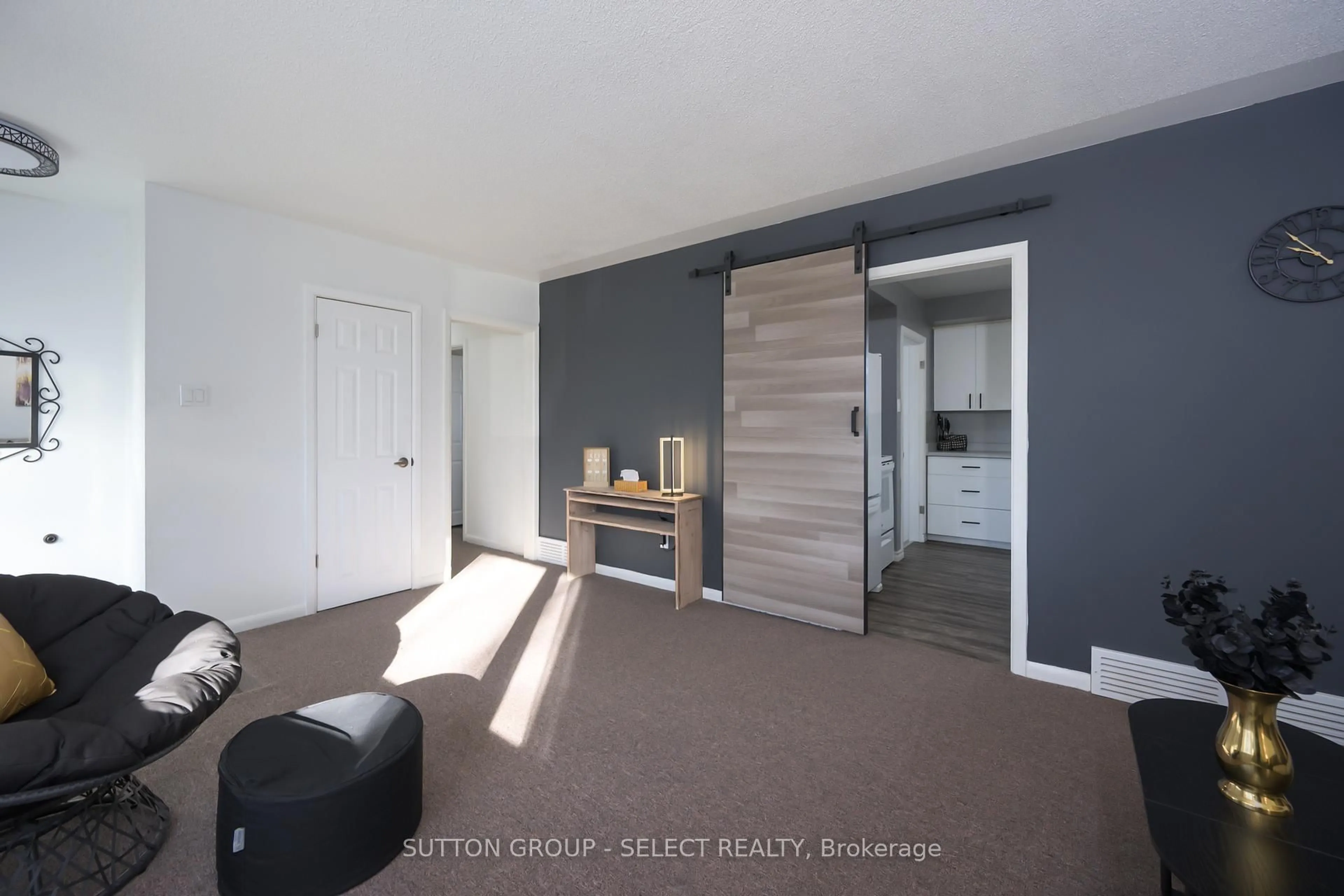 Indoor entryway for 47 Aponi Cres, London East Ontario N5V 2V3