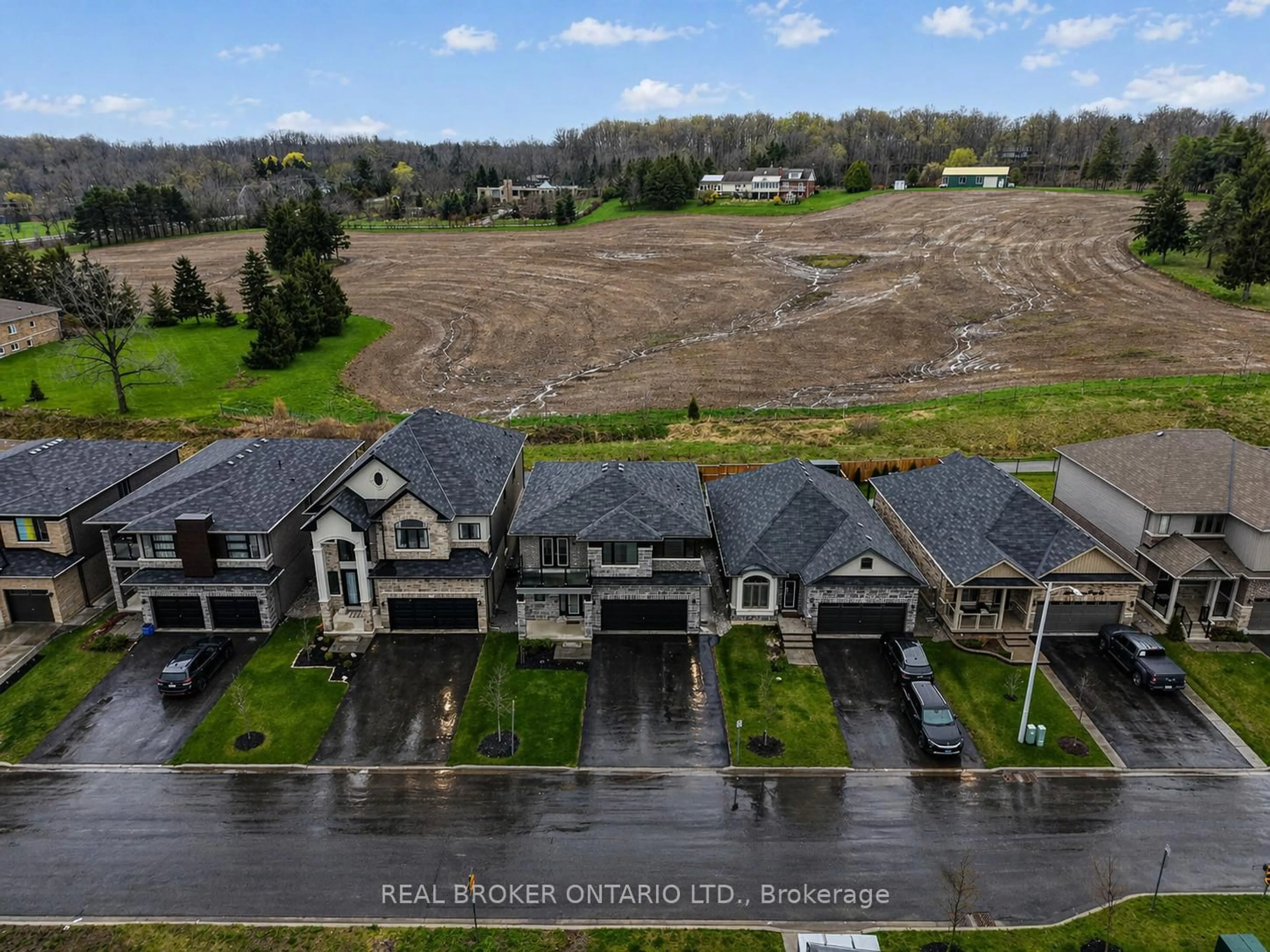 A pic from outside/outdoor area/front of a property/back of a property/a pic from drone, water/lake/river/ocean view for 3980 Highland Park Dr, Lincoln Ontario L3J 0T1