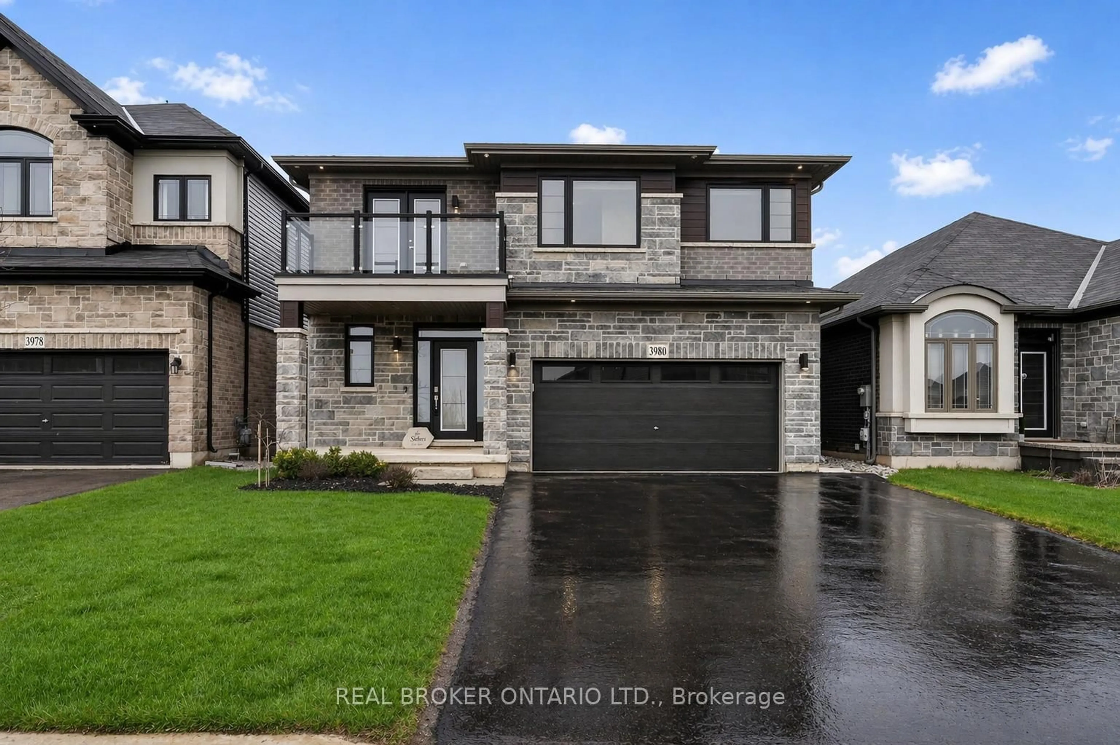 Home with brick exterior material, street for 3980 Highland Park Dr, Lincoln Ontario L3J 0T1