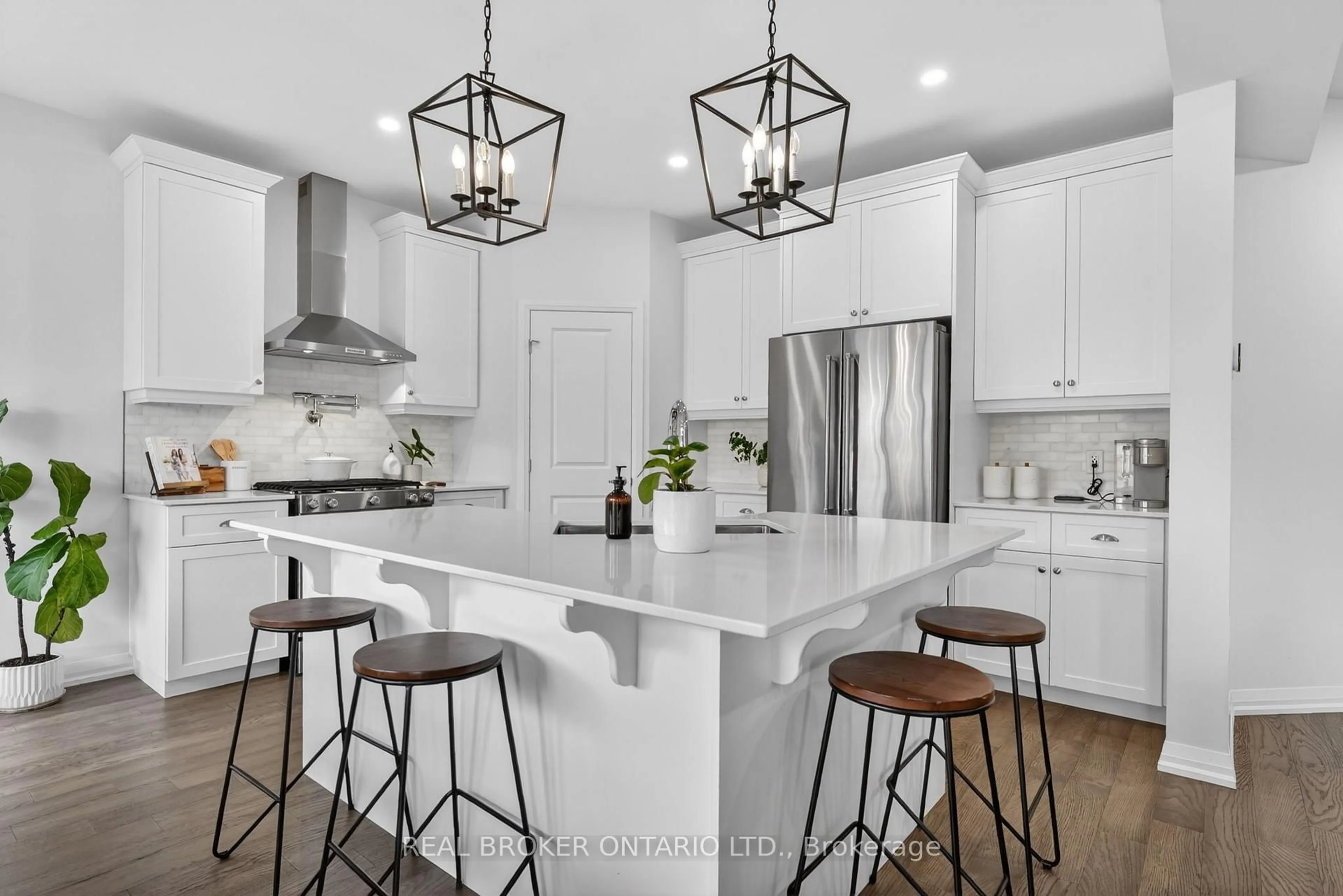 Open concept kitchen, ceramic/tile floor for 3980 Highland Park Dr, Lincoln Ontario L3J 0T1