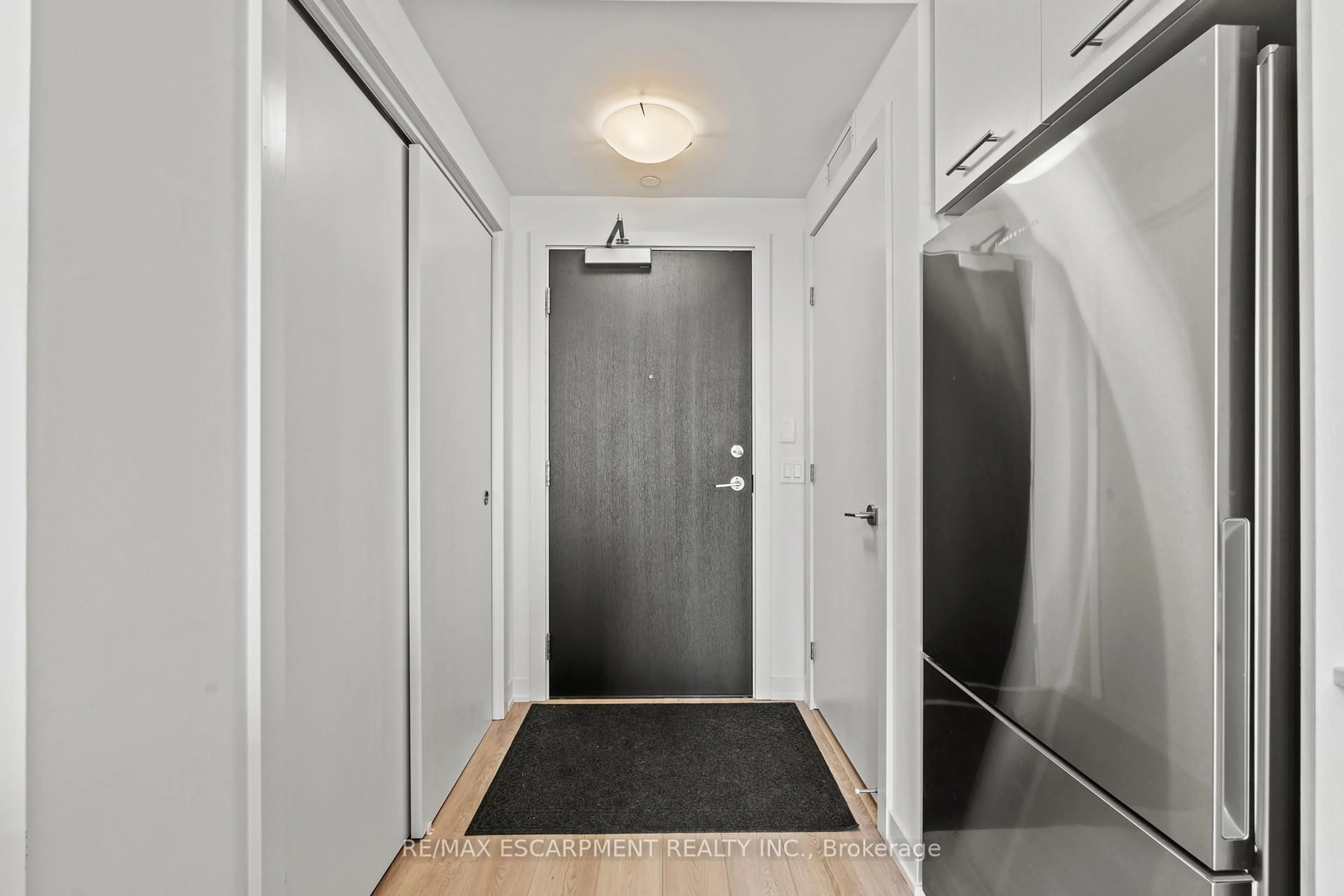 Indoor entryway for 385 Winston Rd #1110, Grimsby Ontario L3M 4E8