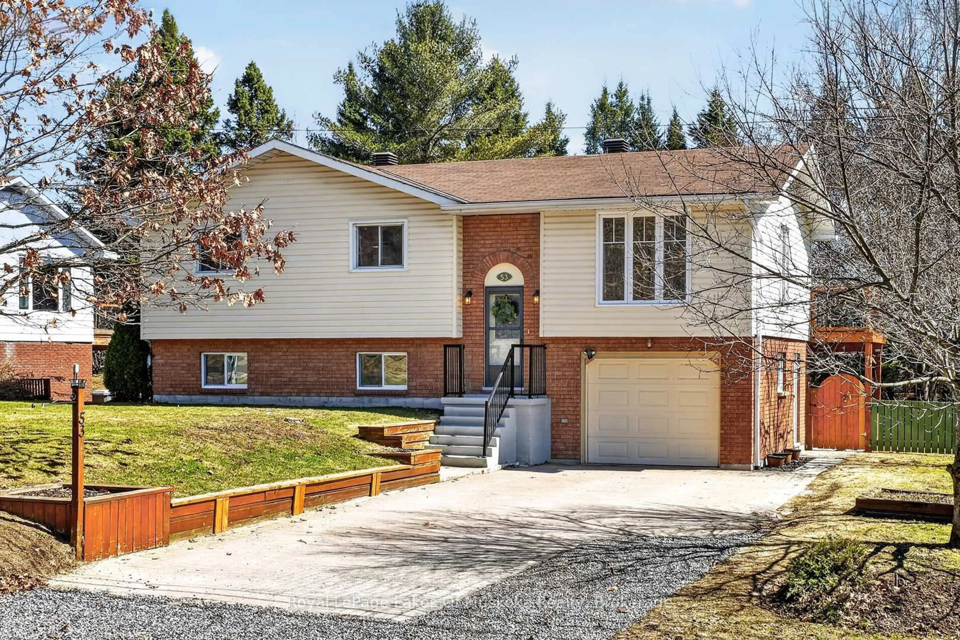 Home with brick exterior material, street for 53 Paget St, Sundridge Ontario P0A 1Z0