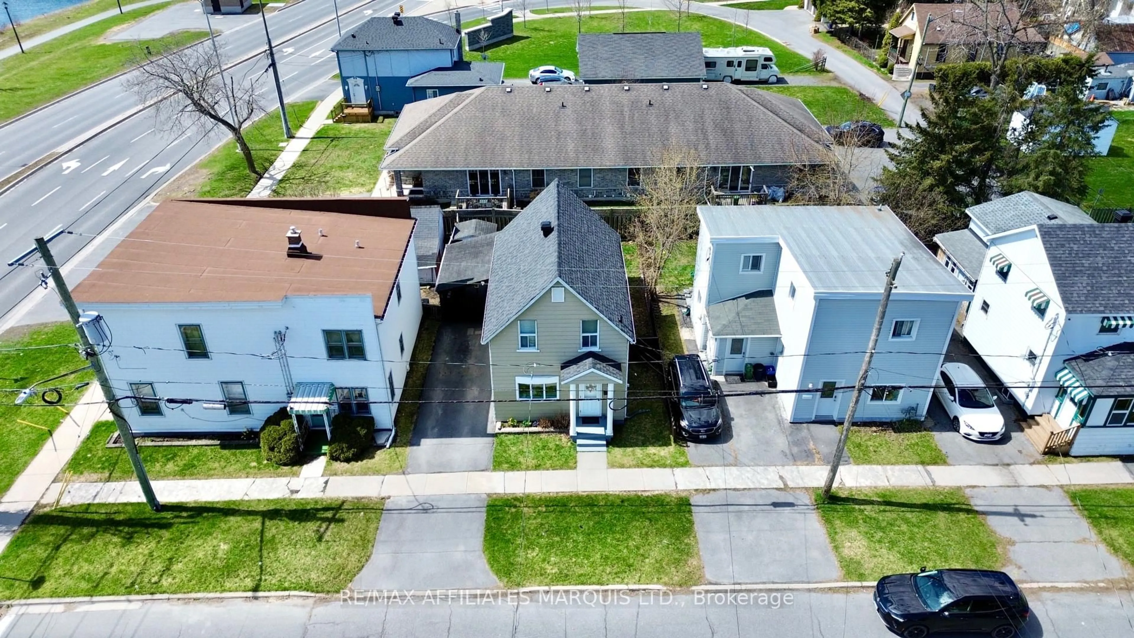 A pic from outside/outdoor area/front of a property/back of a property/a pic from drone, street for 4 Seymour Ave, Cornwall Ontario K6J 4L7