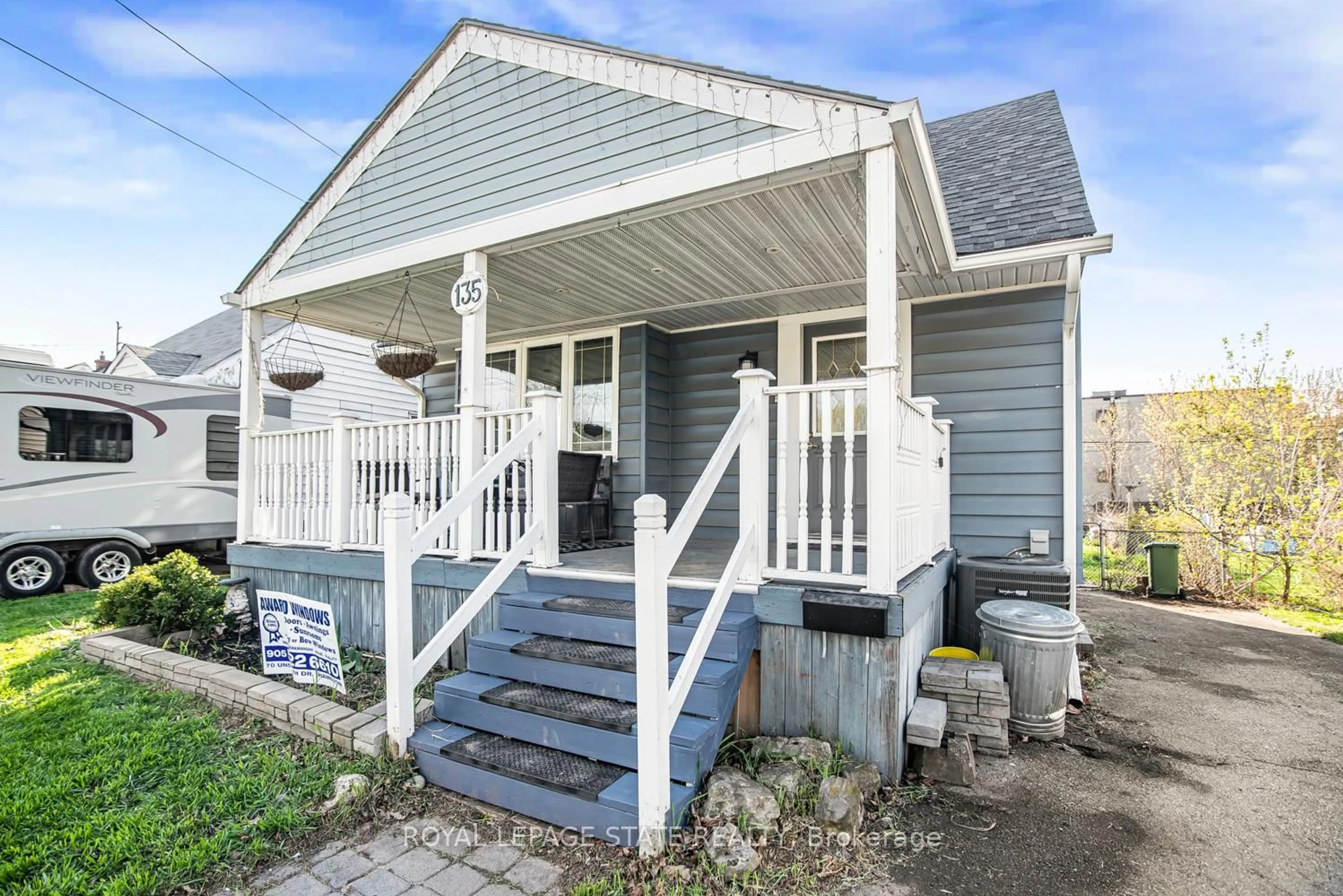 Home with vinyl exterior material, street for 135 Glassco Ave, Hamilton Ontario L8H 6A1