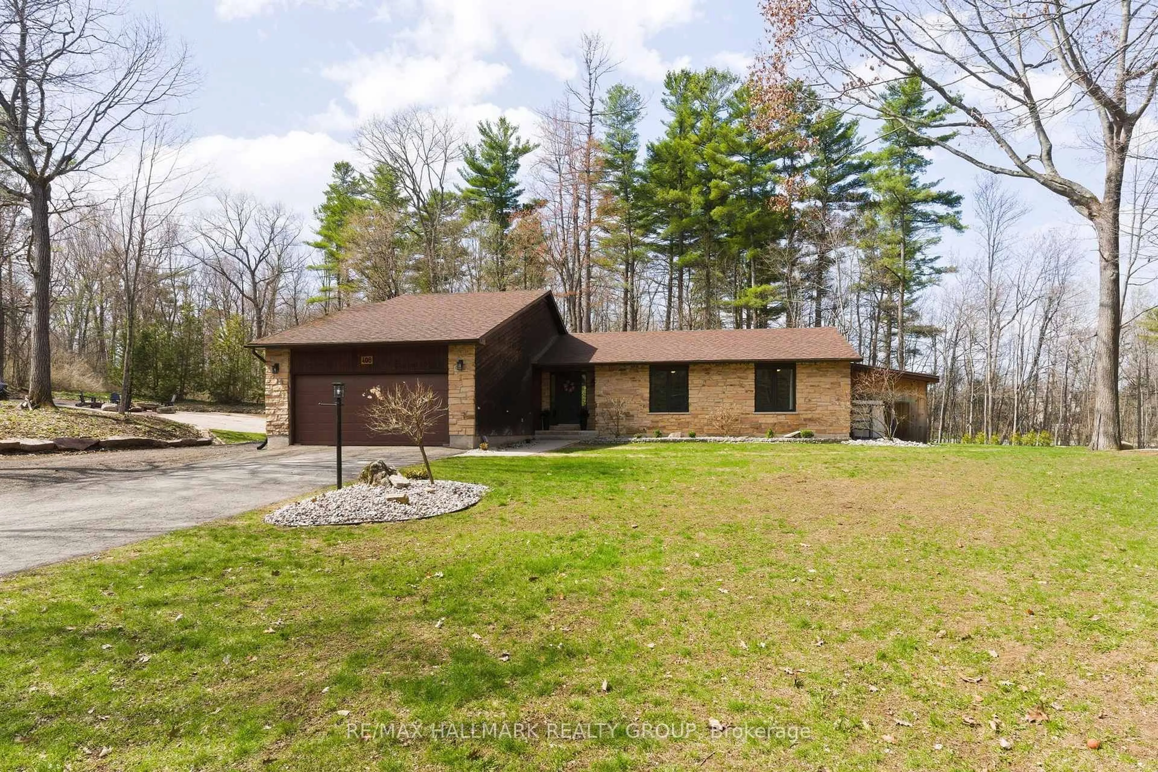 A pic from outside/outdoor area/front of a property/back of a property/a pic from drone, unknown for 408 Yole Cres, Elizabethtown-Kitley Ontario K6V 5T3