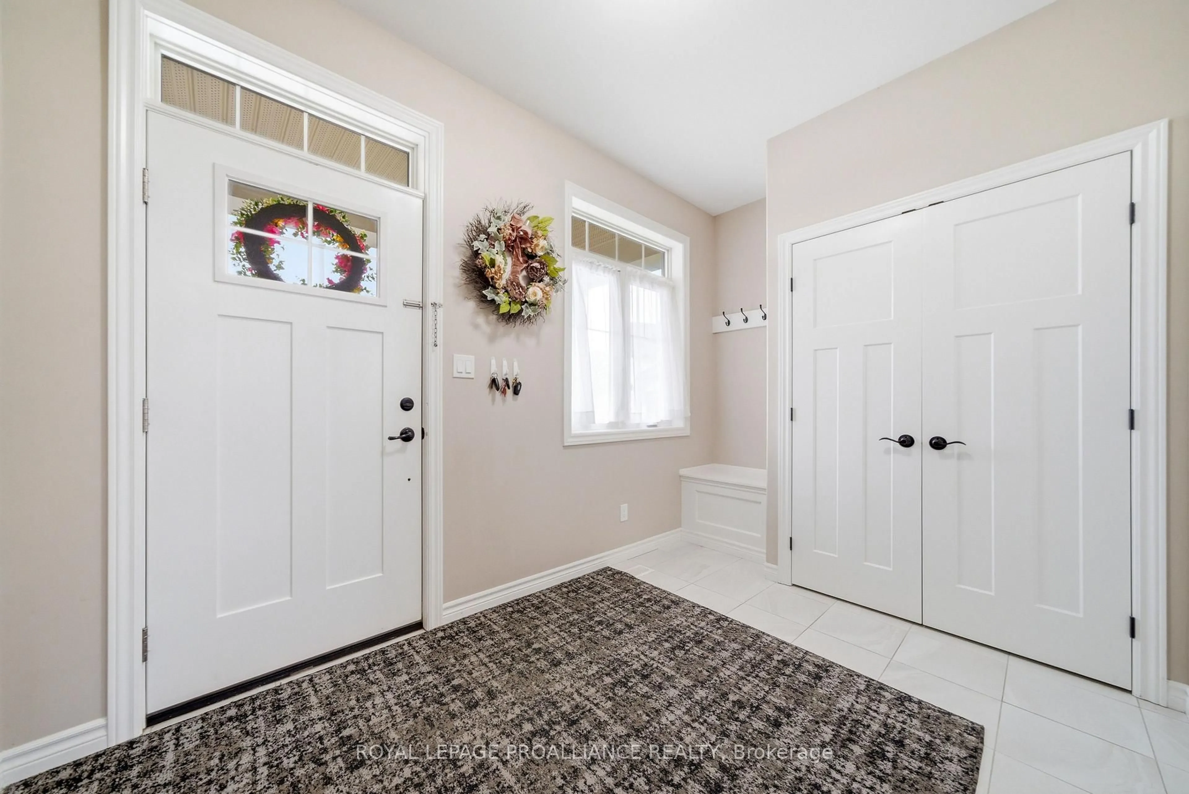 Indoor entryway for 38 Redwood Dr, Belleville Ontario K8N 0K4