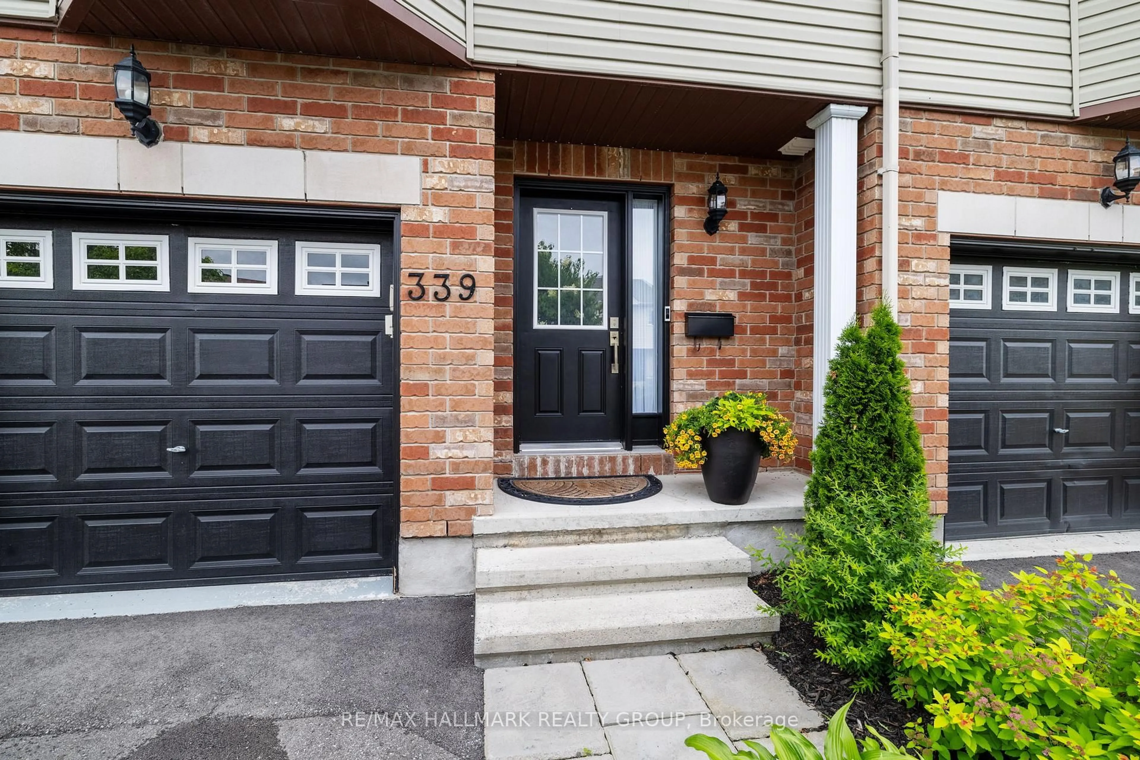 Indoor entryway for 339 Brigitta St, Ottawa Ontario K2S 0H9