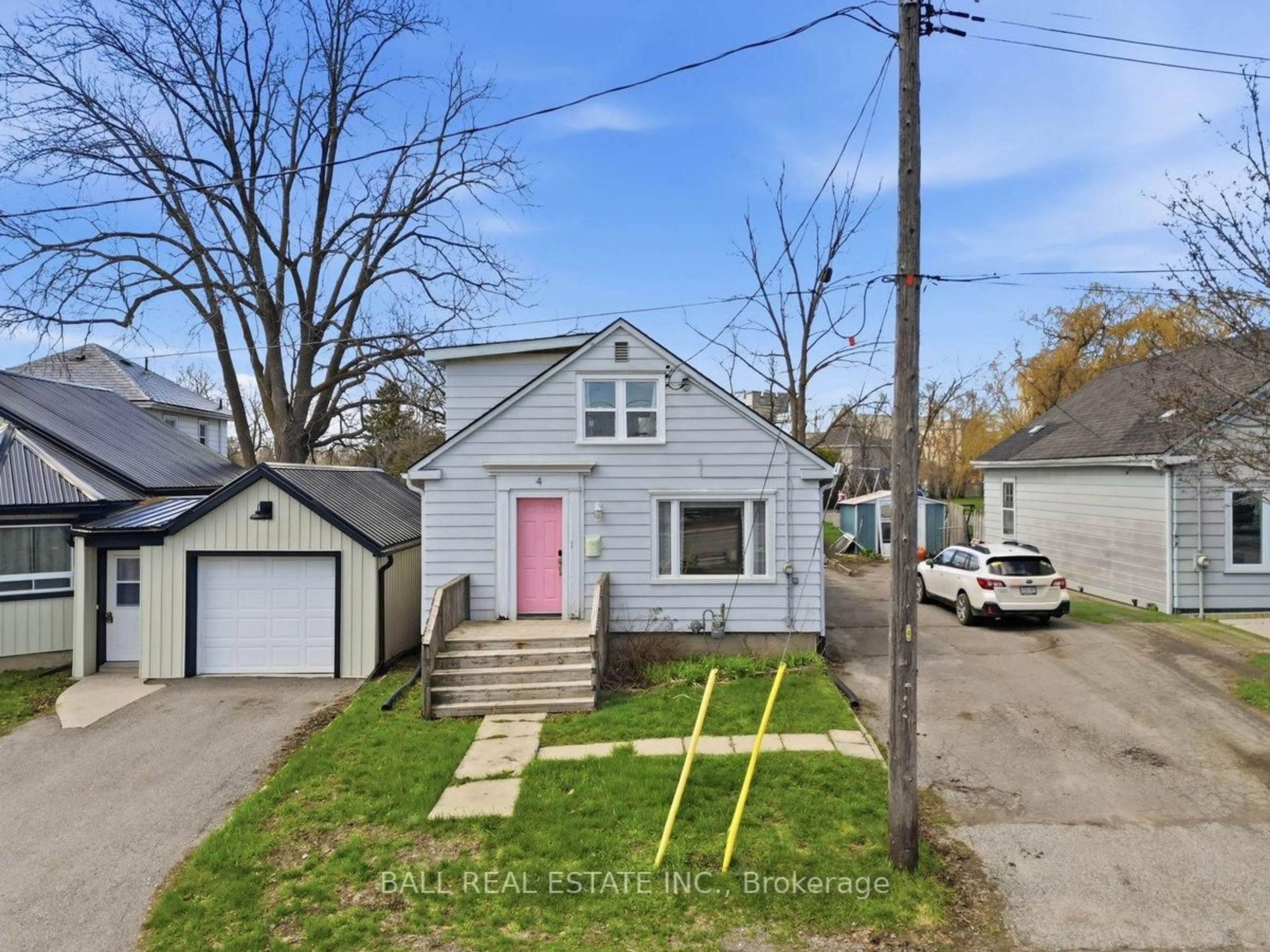 A pic from outside/outdoor area/front of a property/back of a property/a pic from drone, street for 4 Holden St, Belleville Ontario K8P 3W3