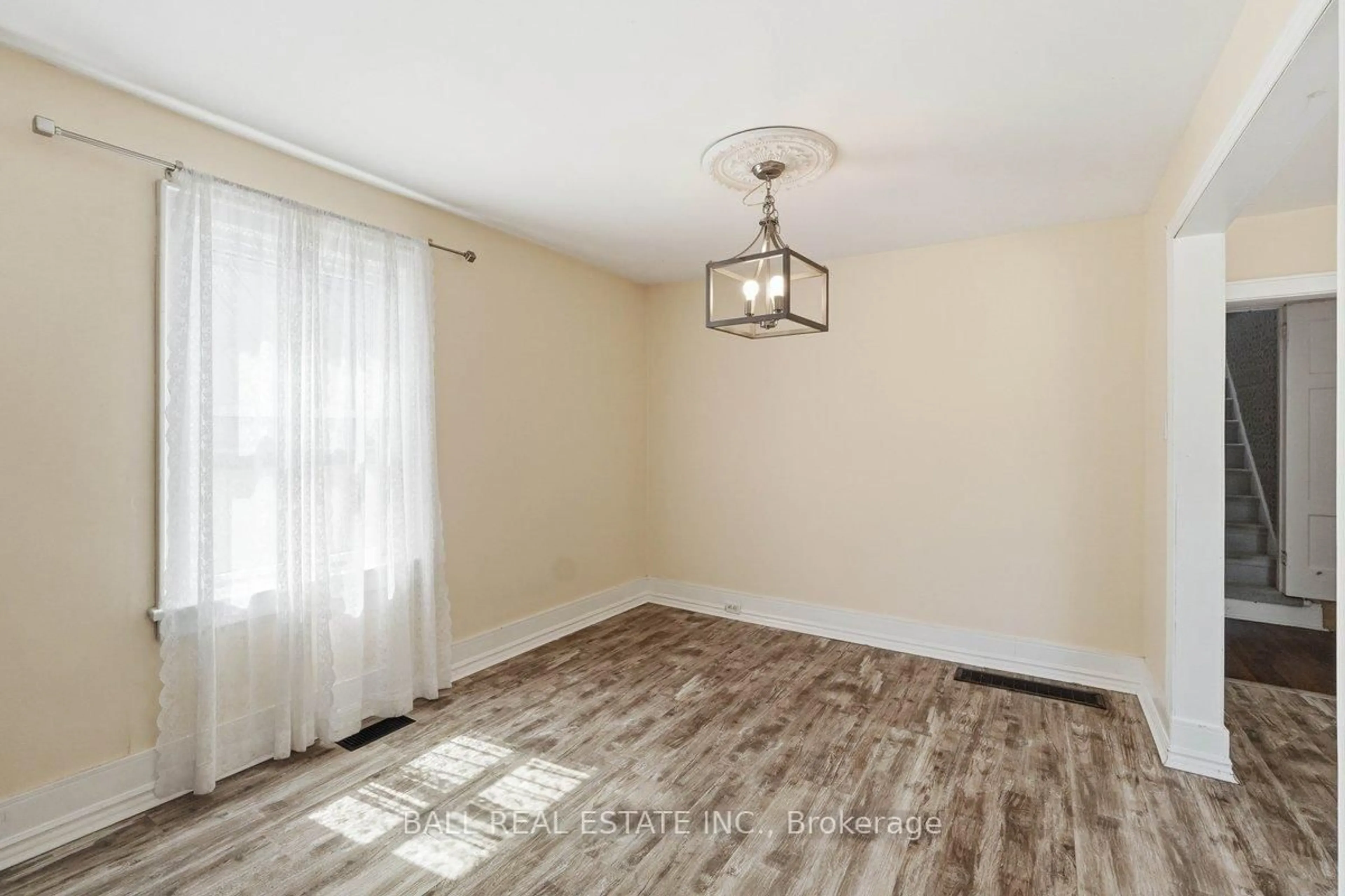 A pic of a room for 4 Holden St, Belleville Ontario K8P 3W3