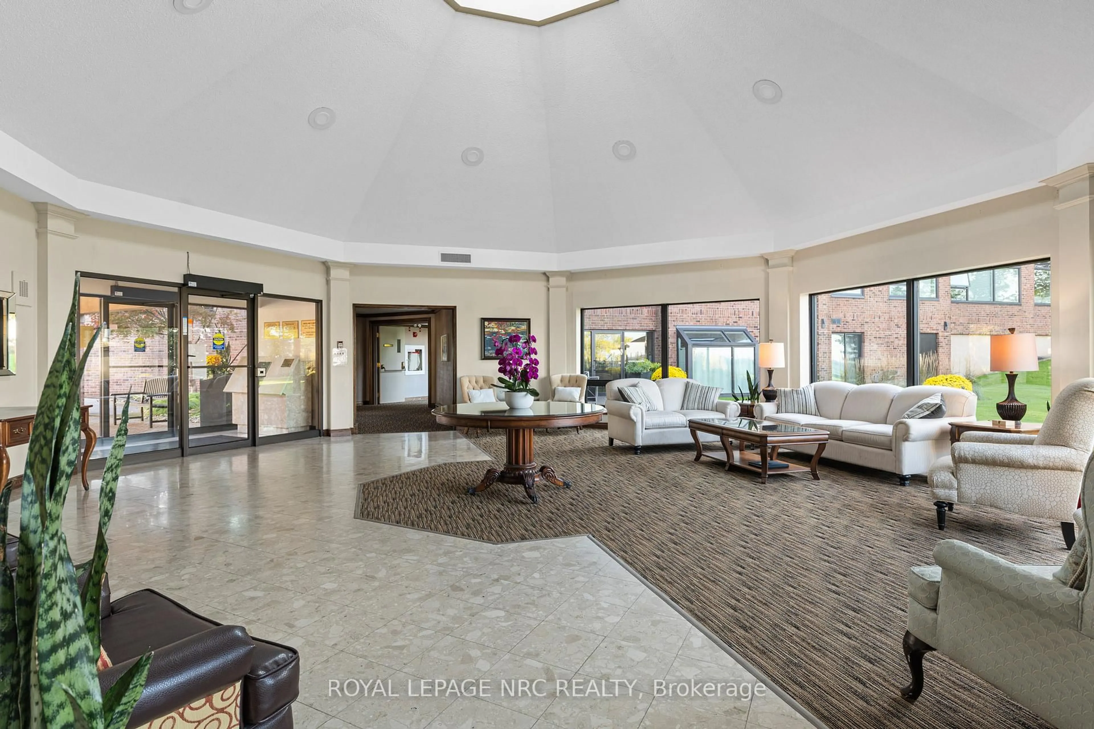 Lobby for 701 Geneva St #1303, St. Catharines Ontario L2N 7H9