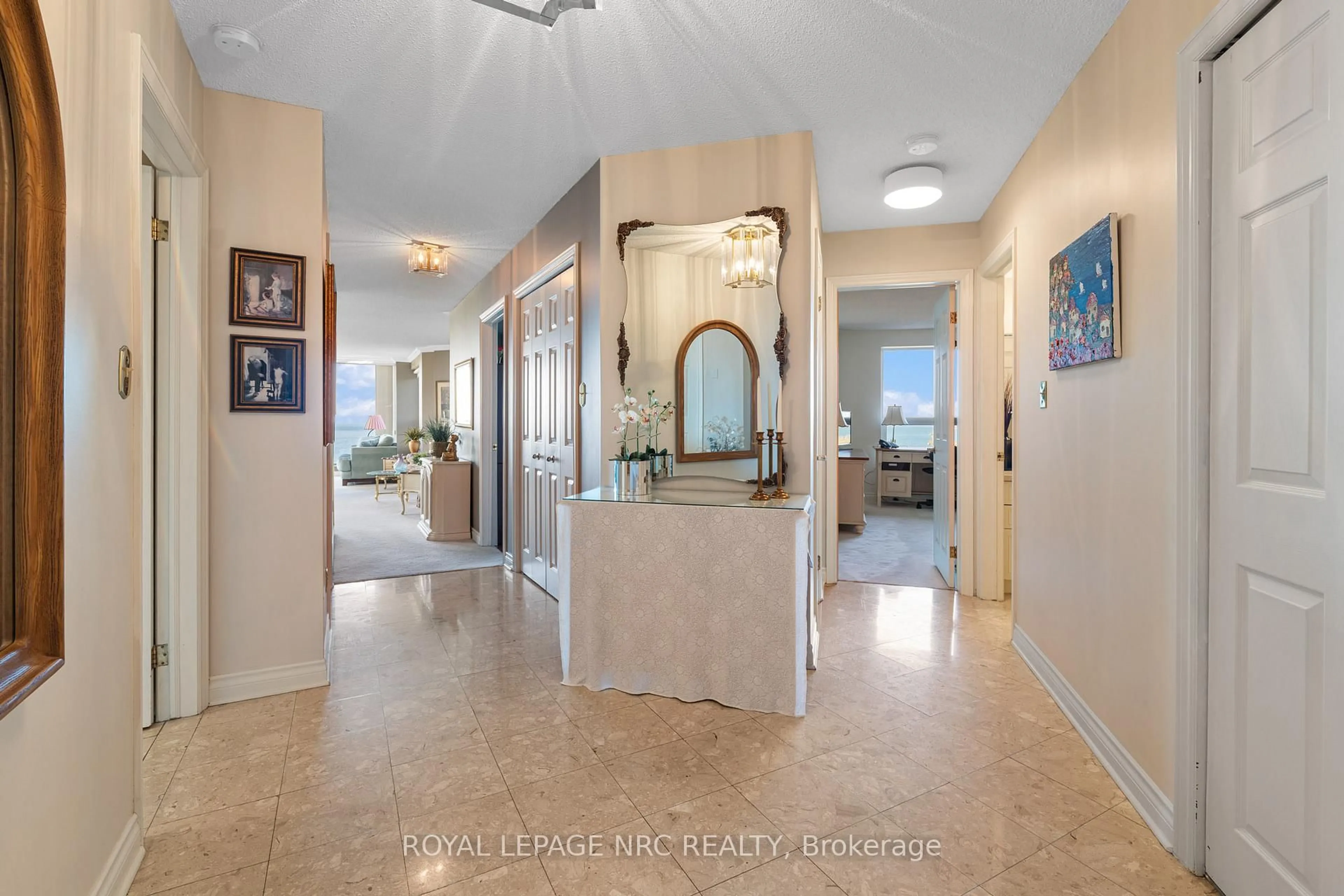 Indoor foyer for 701 Geneva St #1303, St. Catharines Ontario L2N 7H9