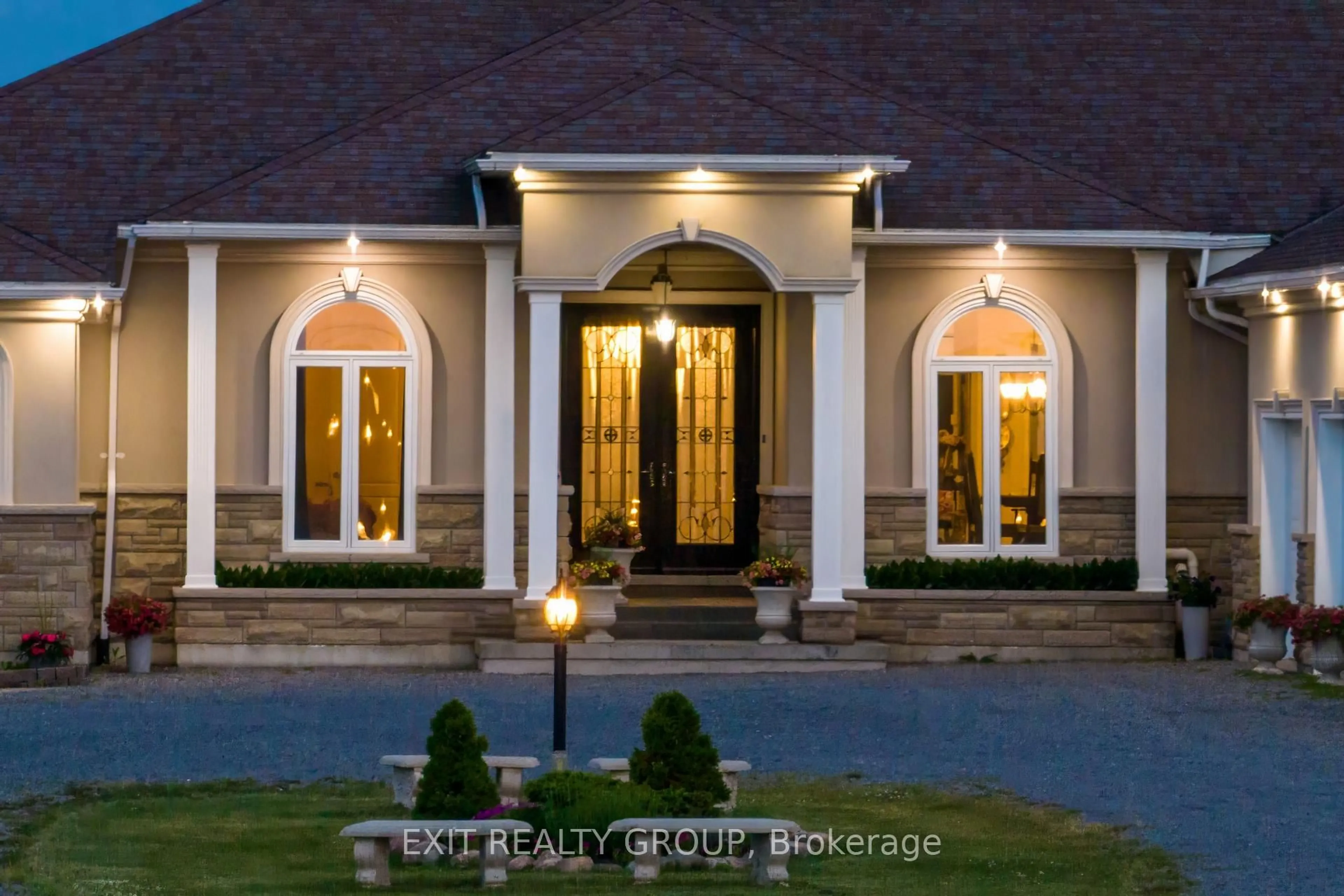 Indoor entryway for 19281 Loyalist Pkwy, Prince Edward County Ontario K0K 1T0