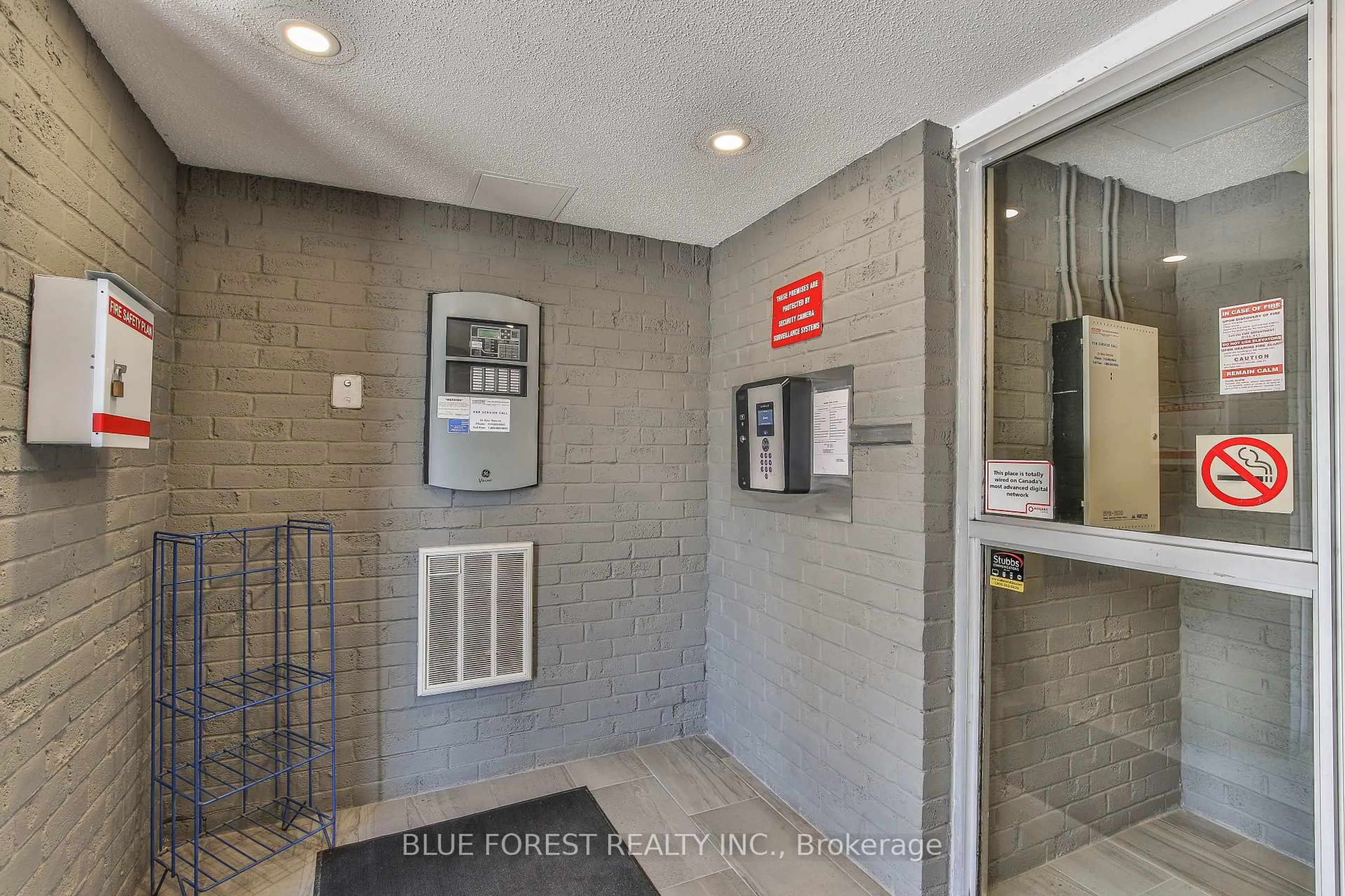 Indoor foyer for 140 Conway Dr #40, London South Ontario N6E 3N2