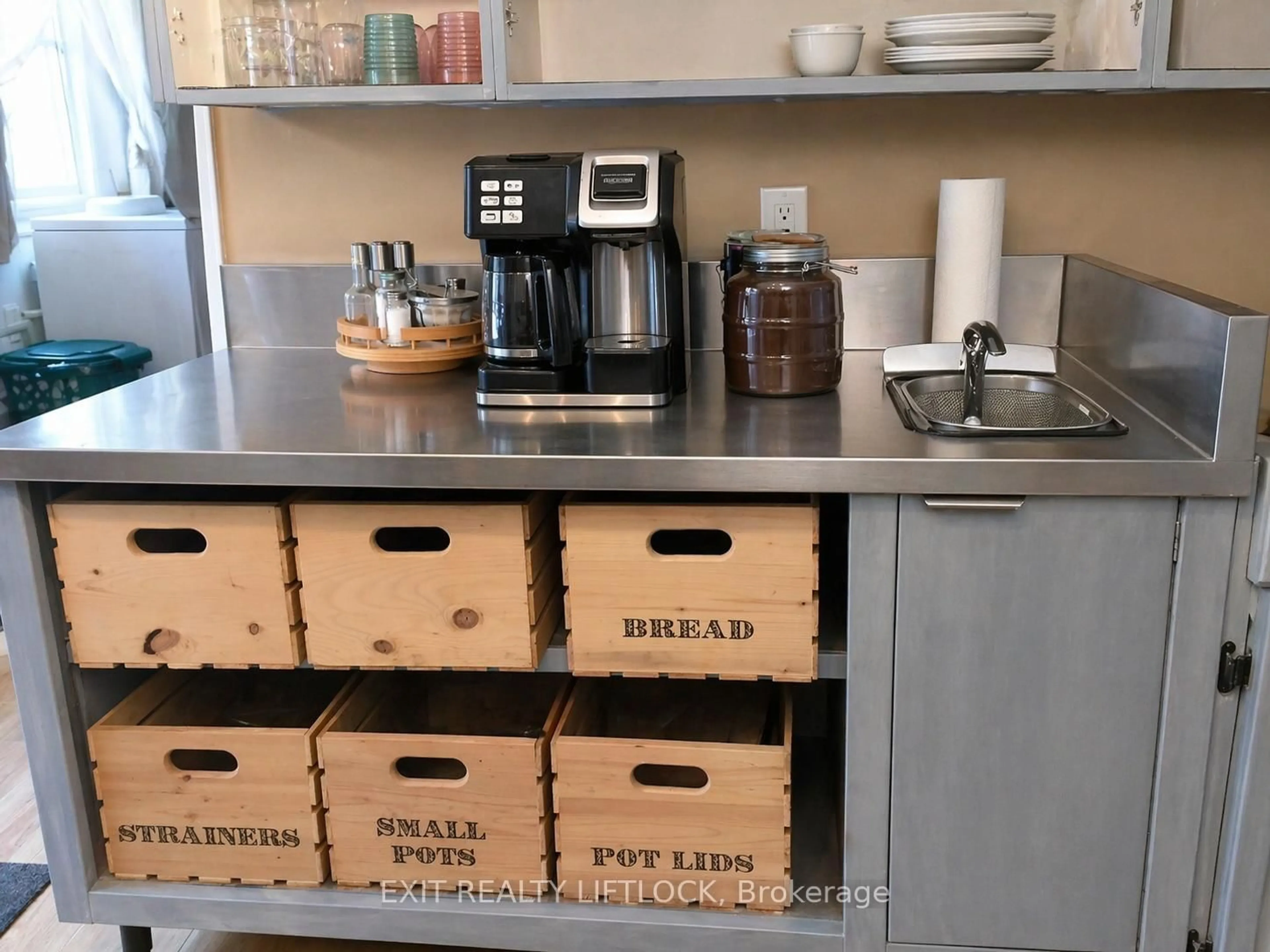 Standard kitchen, unknown for 1024 Estates Rd, Highlands East Ontario K0L 1C0