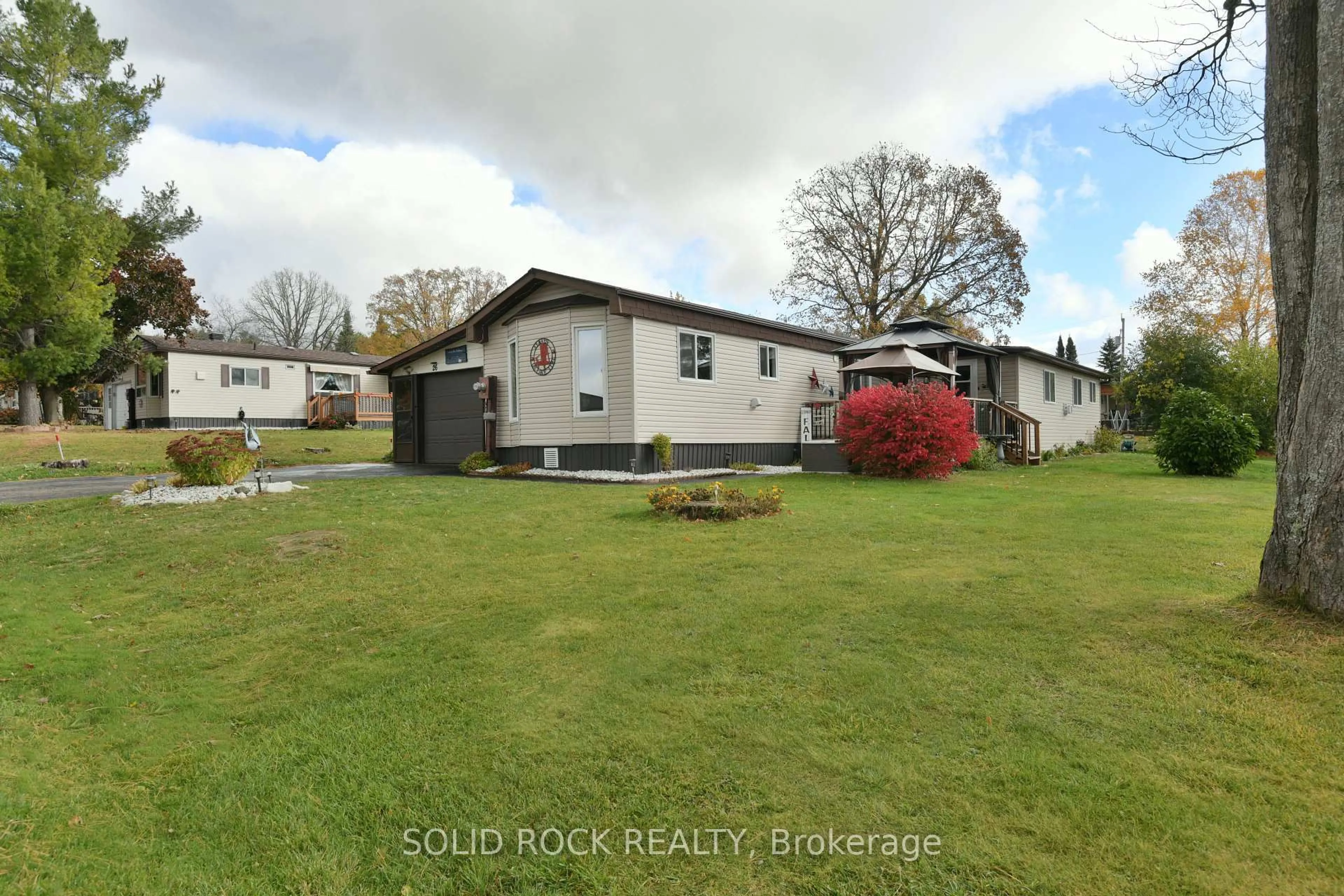 A pic from outside/outdoor area/front of a property/back of a property/a pic from drone, unknown for 26 Evergreen Lane, White Lake Ontario K0A 3L0