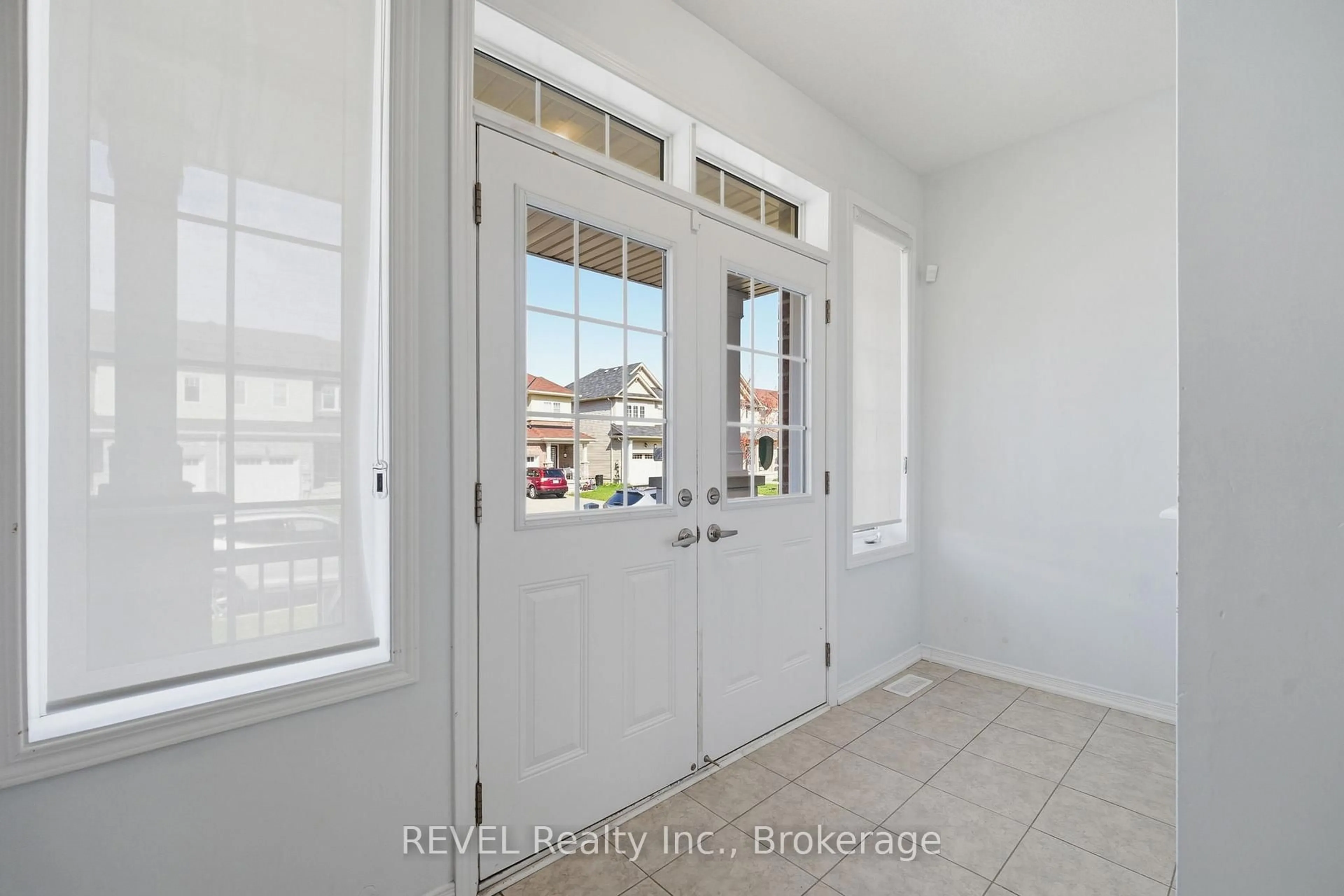 Indoor entryway for 67 Esther Cres, Thorold Ontario L3B 0G3